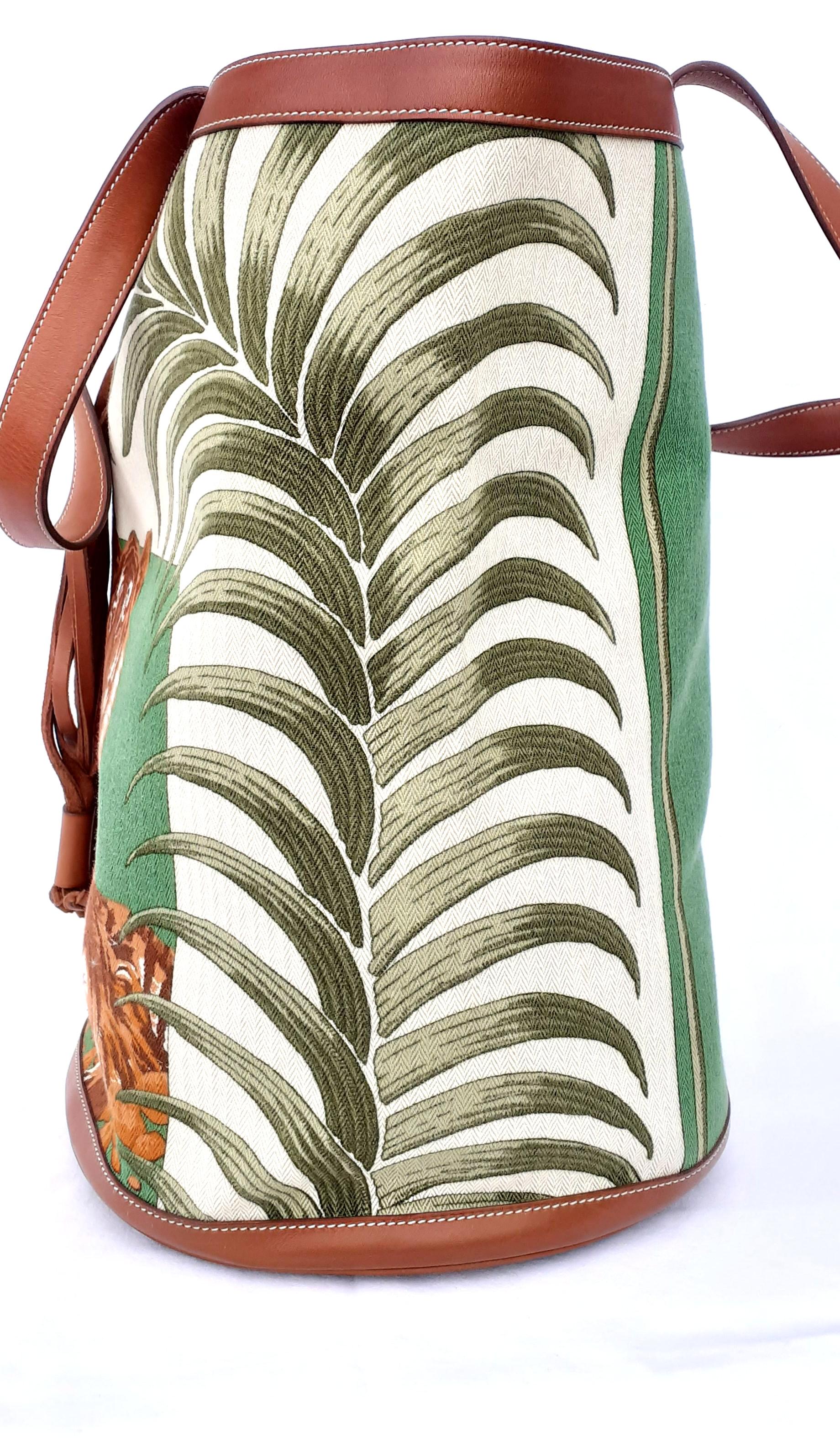 Hermès Tigre Royal Borsa a Secchiello Chevrons Toile Tela Pelle Barenia in vendita 5