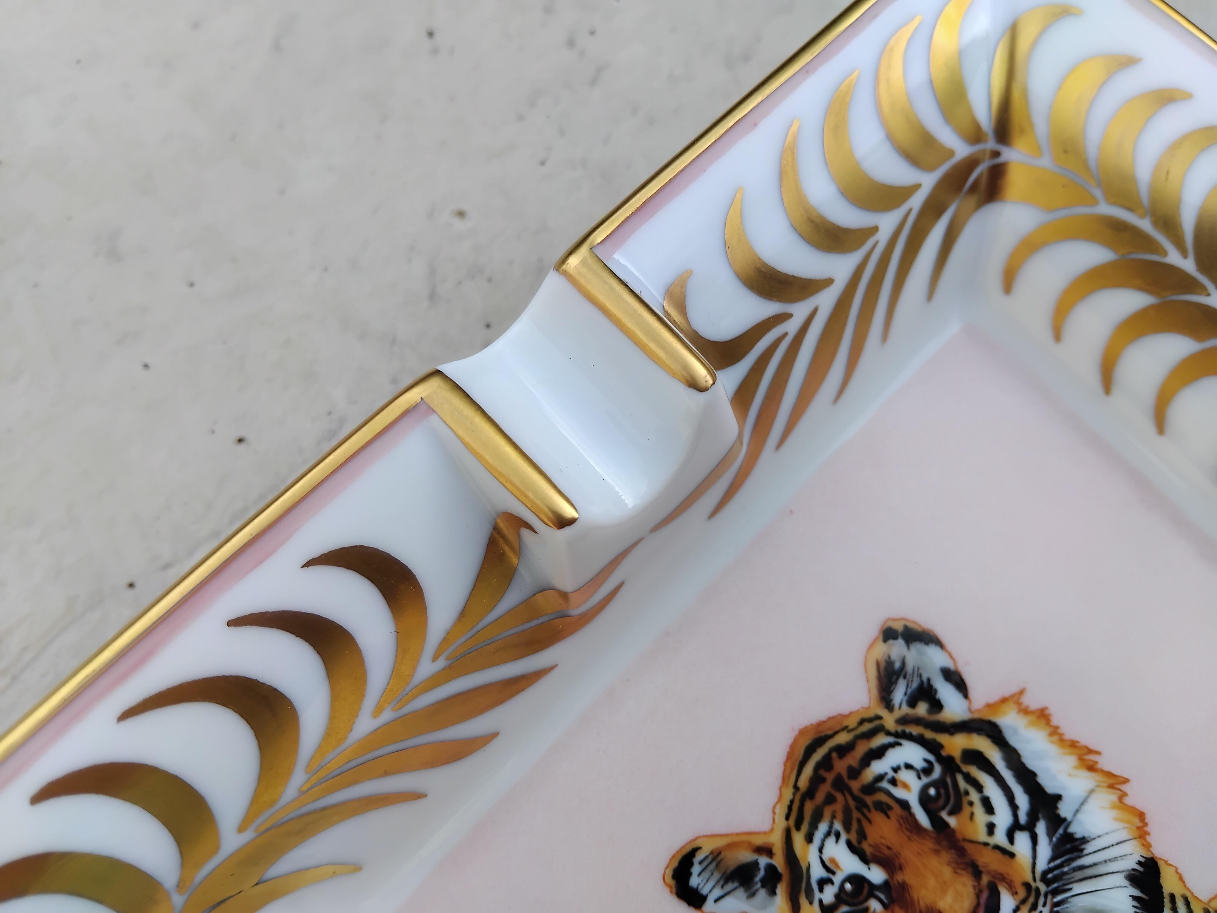 Hermès Tigre Royal Cigar Ashtray Porcelain Gold Royal Tiger en venta 7