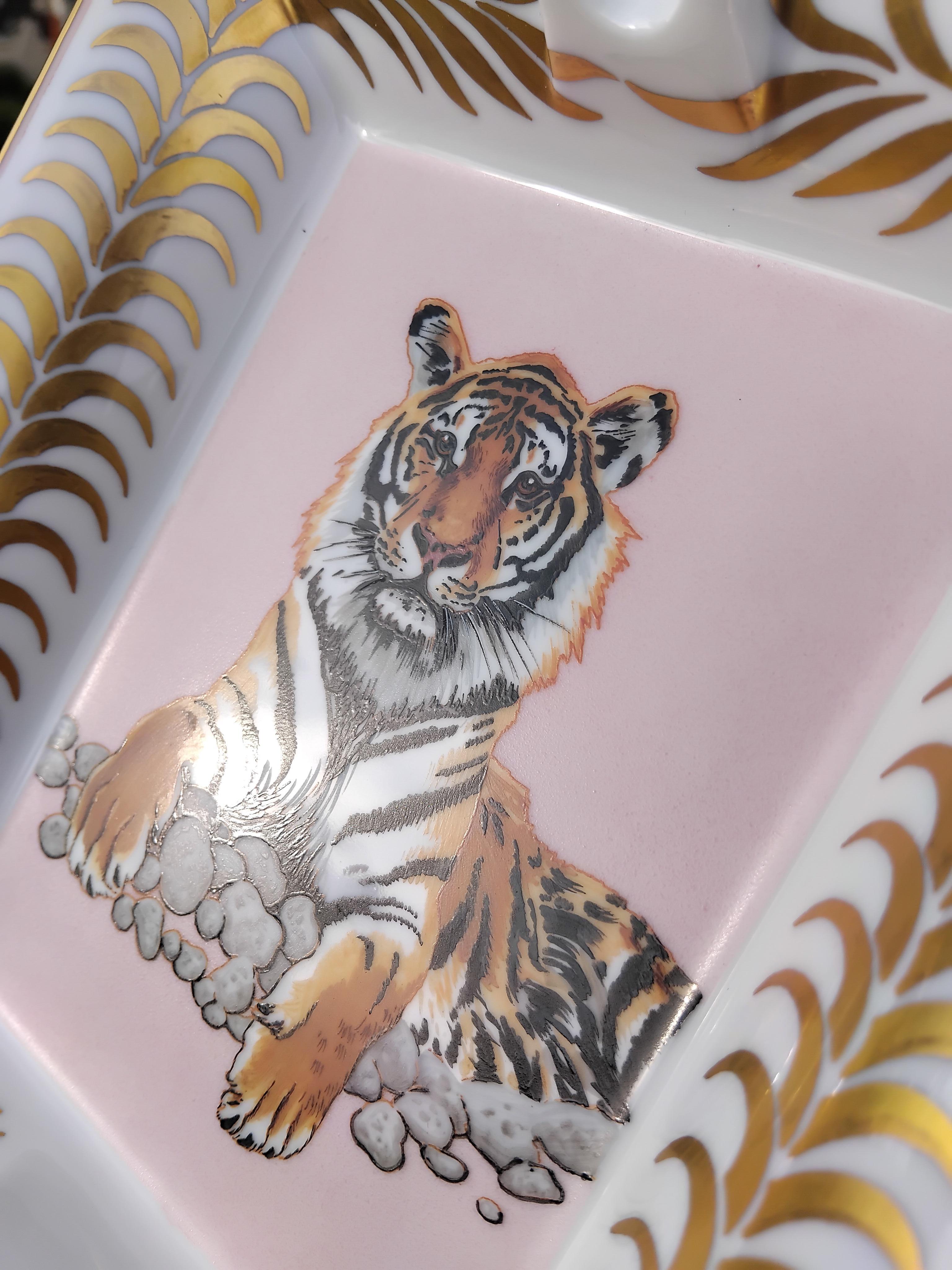 Femenino o masculino Hermès Tigre Royal Cigar Ashtray Porcelain Gold Royal Tiger en venta