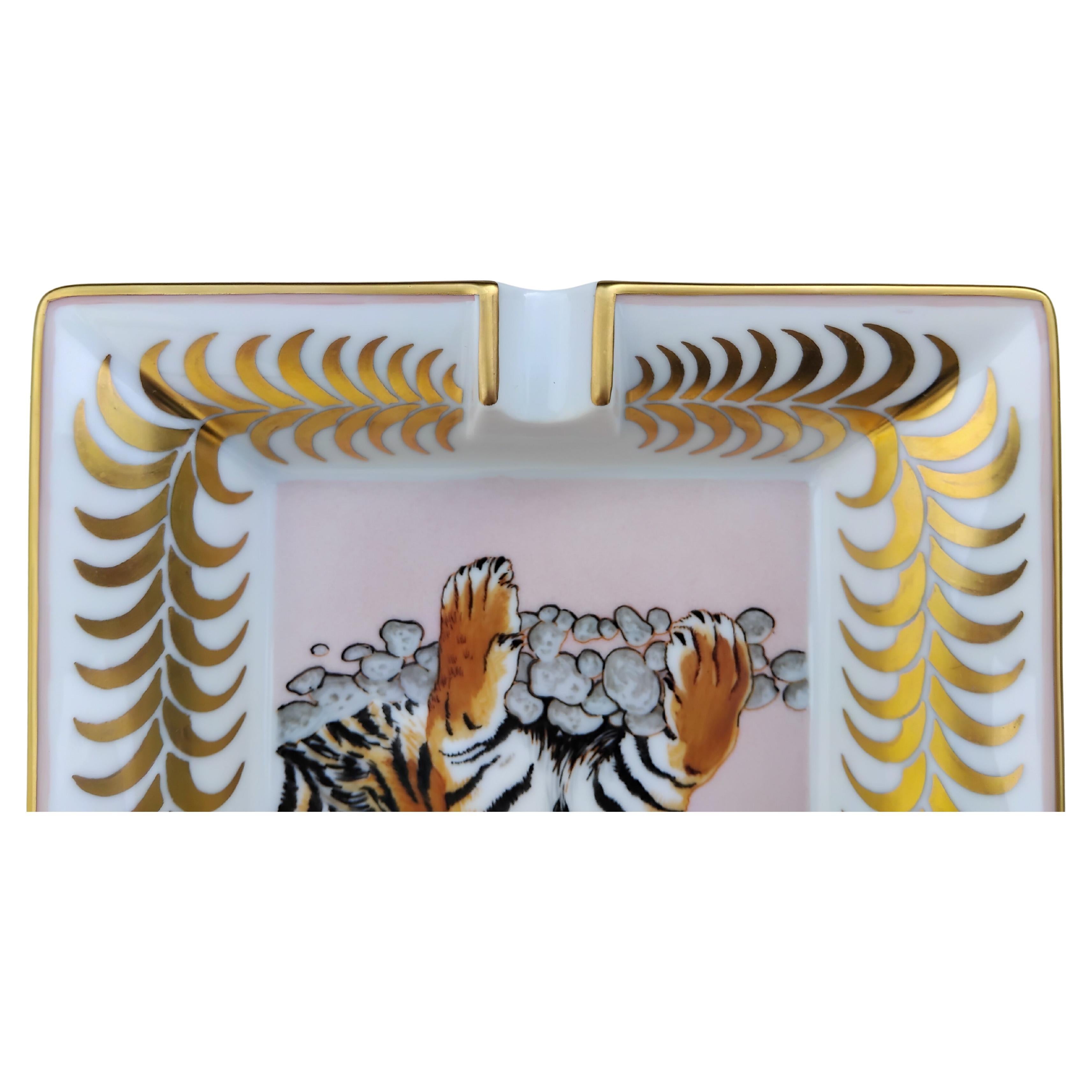 Hermès Tigre Royal Cigar Ashtray Porcelain Gold Royal Tiger en venta 5