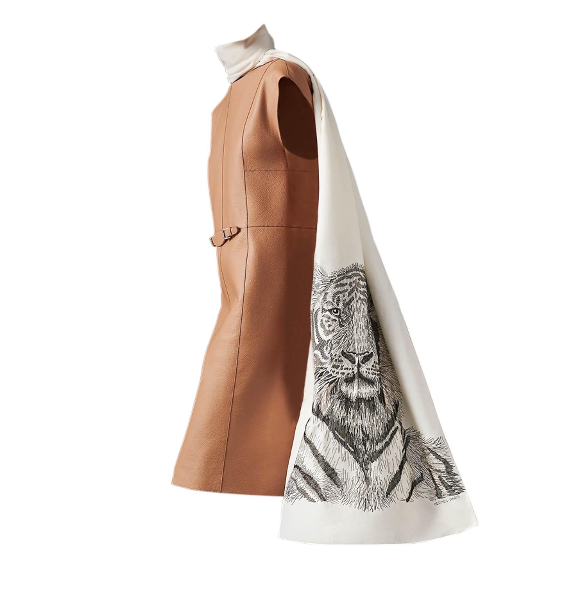Hermes Tigre Royal Etole brodée Edition Limitée Foulard en soie en vente 3