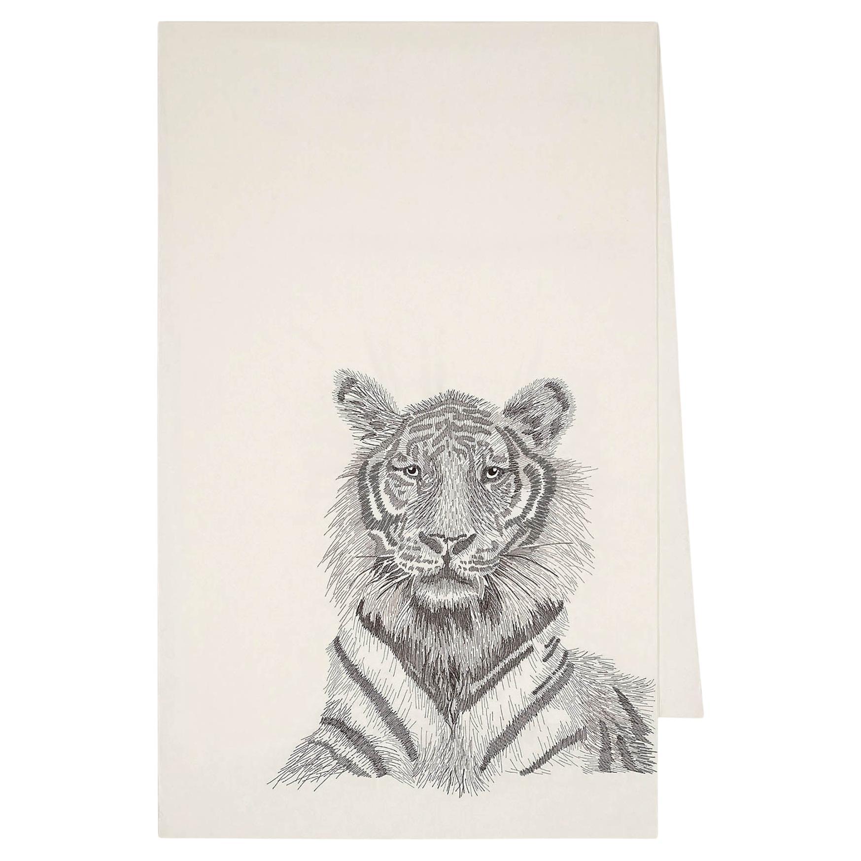 Hermes Tigre Royal Etole brodée Edition Limitée Foulard en soie en vente