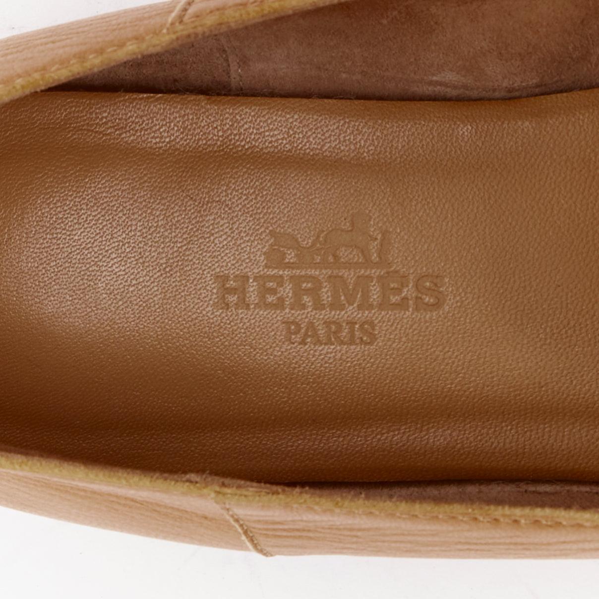 HERMES Tiempo mocasines planos de cuero marrón liso con hebilla de carruaje de caballo EU35 en venta 4