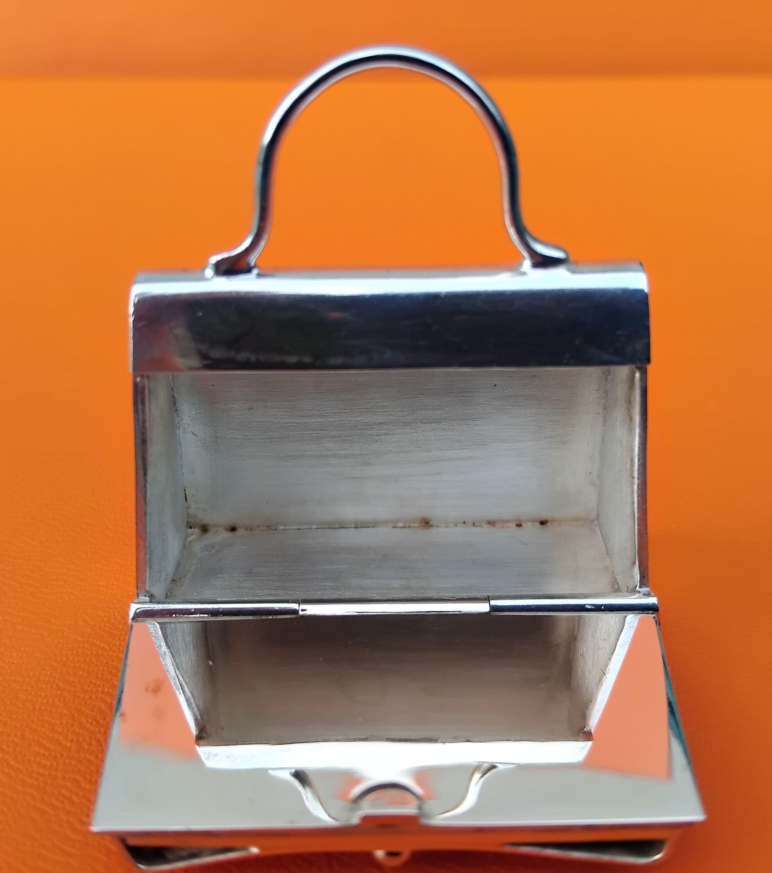 Hermès Tiny Mini Kelly Bag Pillendose in Silber mit Spiegel im Angebot 7