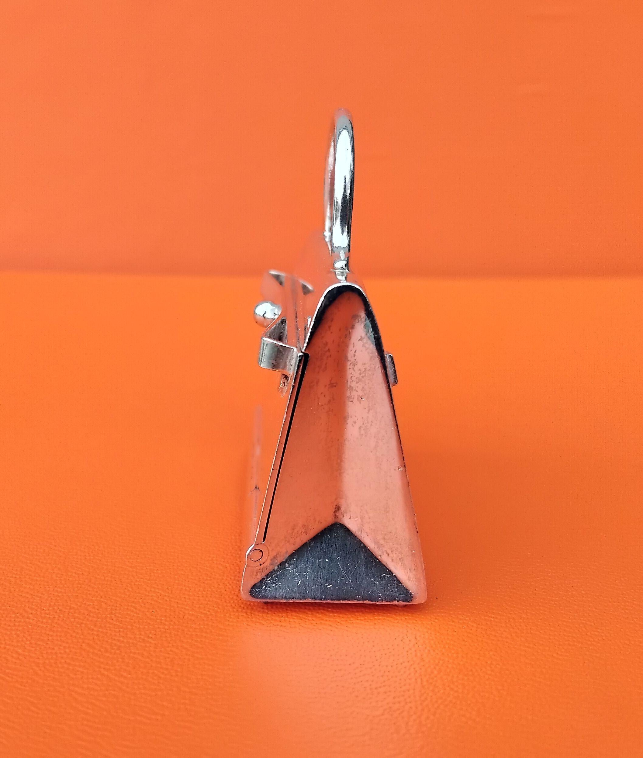 Hermès Tiny Mini Kelly Bag Pillendose in Silber mit Spiegel im Angebot 3