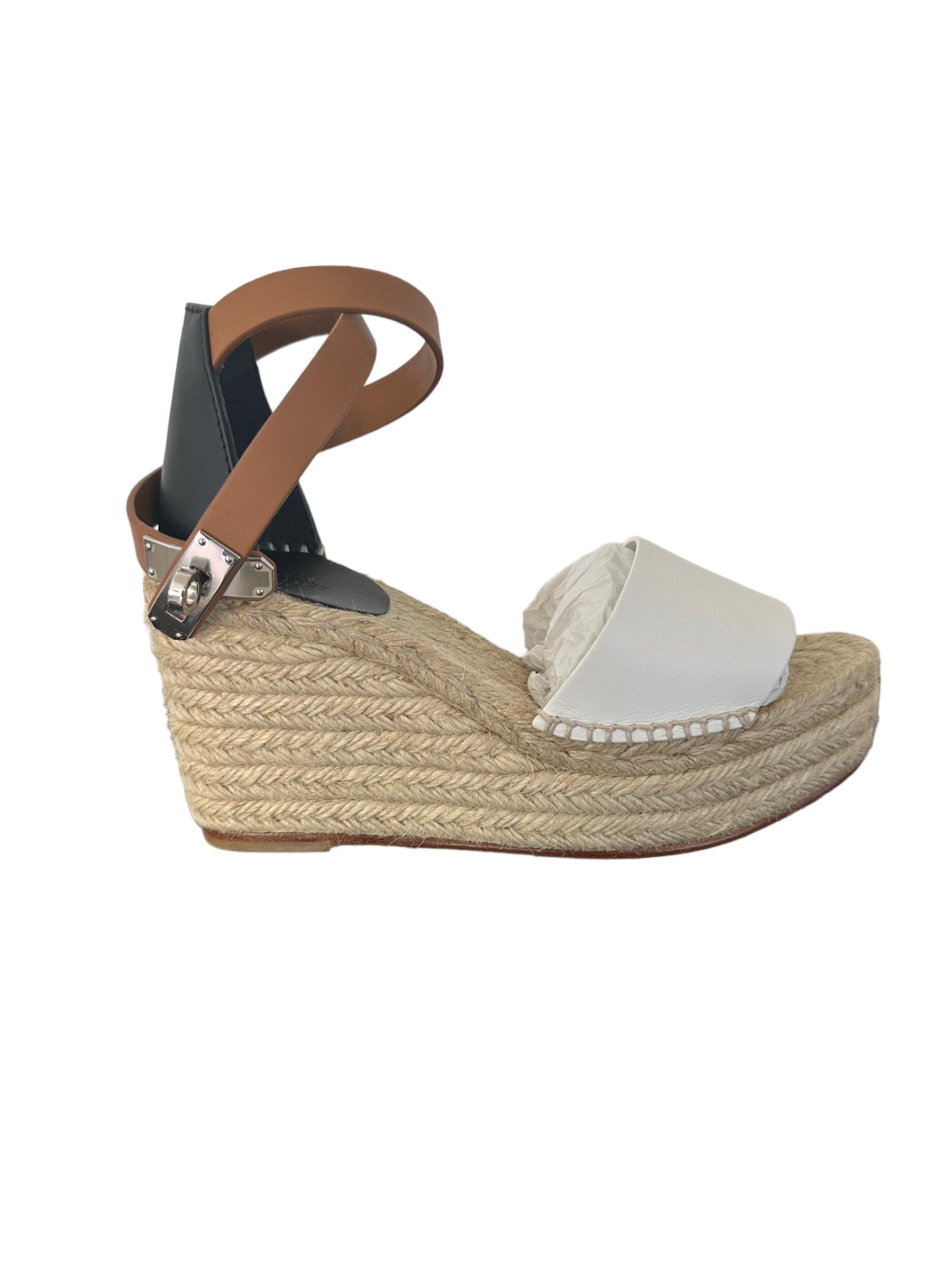 Hermes Tipoli Wedge with Kelly Buckle
Palladium plated buckle 
Size 35
Soldout immediatly
We have only this one pair left in stock
Espadrille in suede goatskin with iconic buckle, wedge heel and wrap-around ankle strap
The Iconic Kelly Lock Buckle