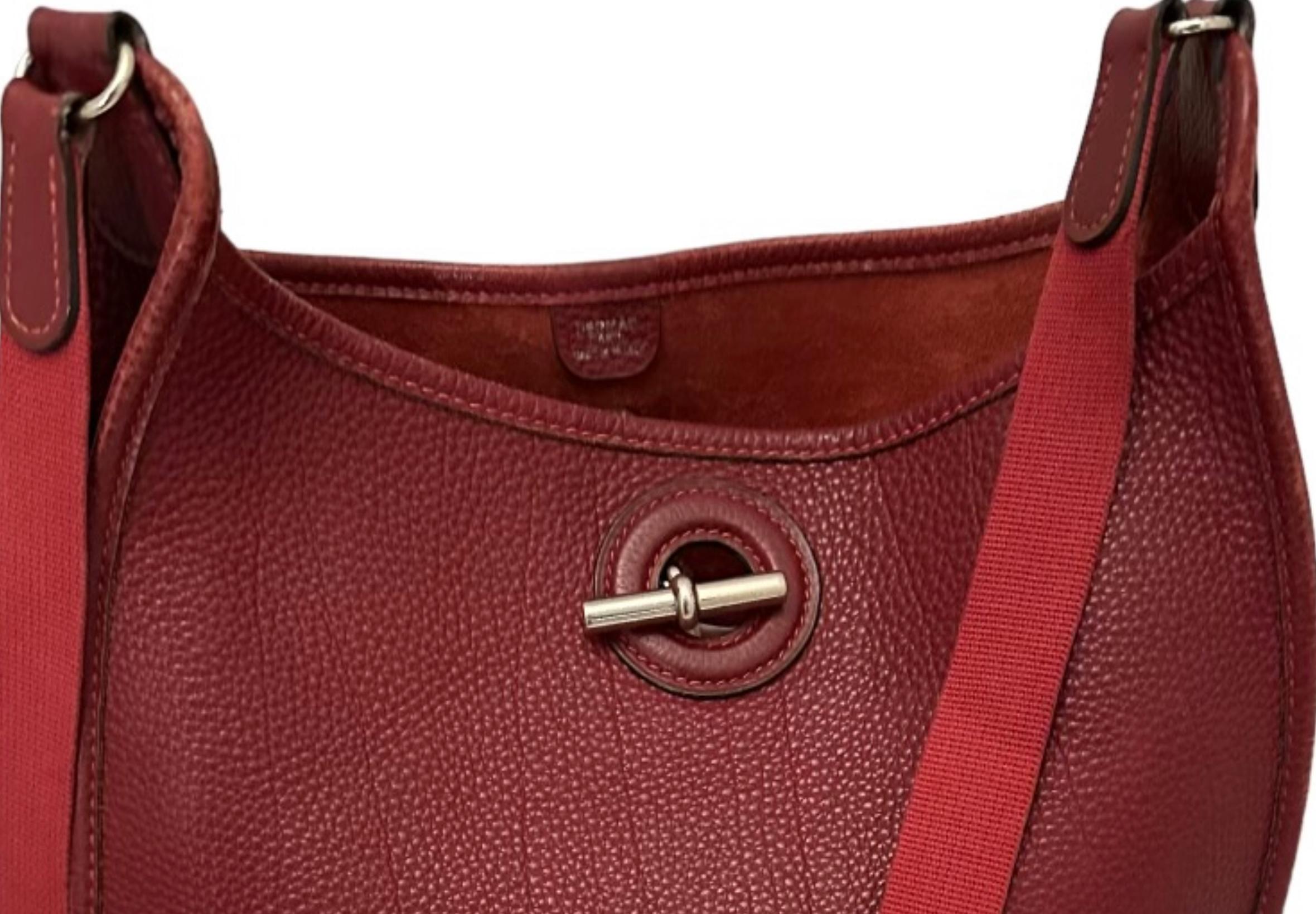 Women's or Men's Hermès Toggle Closure Wine Leather Handbag 