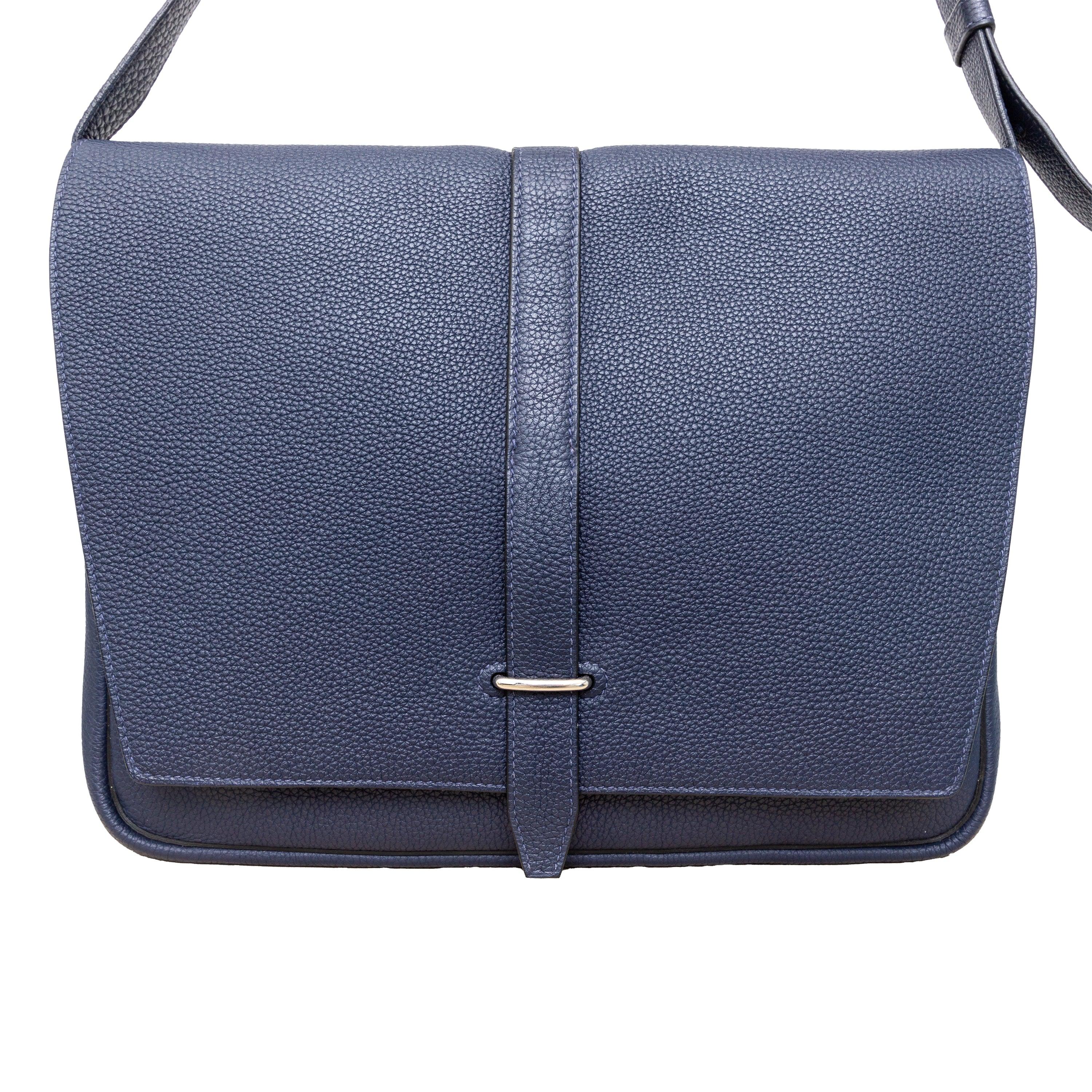 Stay organized and stylish with the Hermès Togo Steve Light Messenger Bag - '20s. Crafted with luxurious navy blue Togo Leather and palladium-plated hardware, this bag features an adjustable shoulder strap, exterior and interior pockets, and a