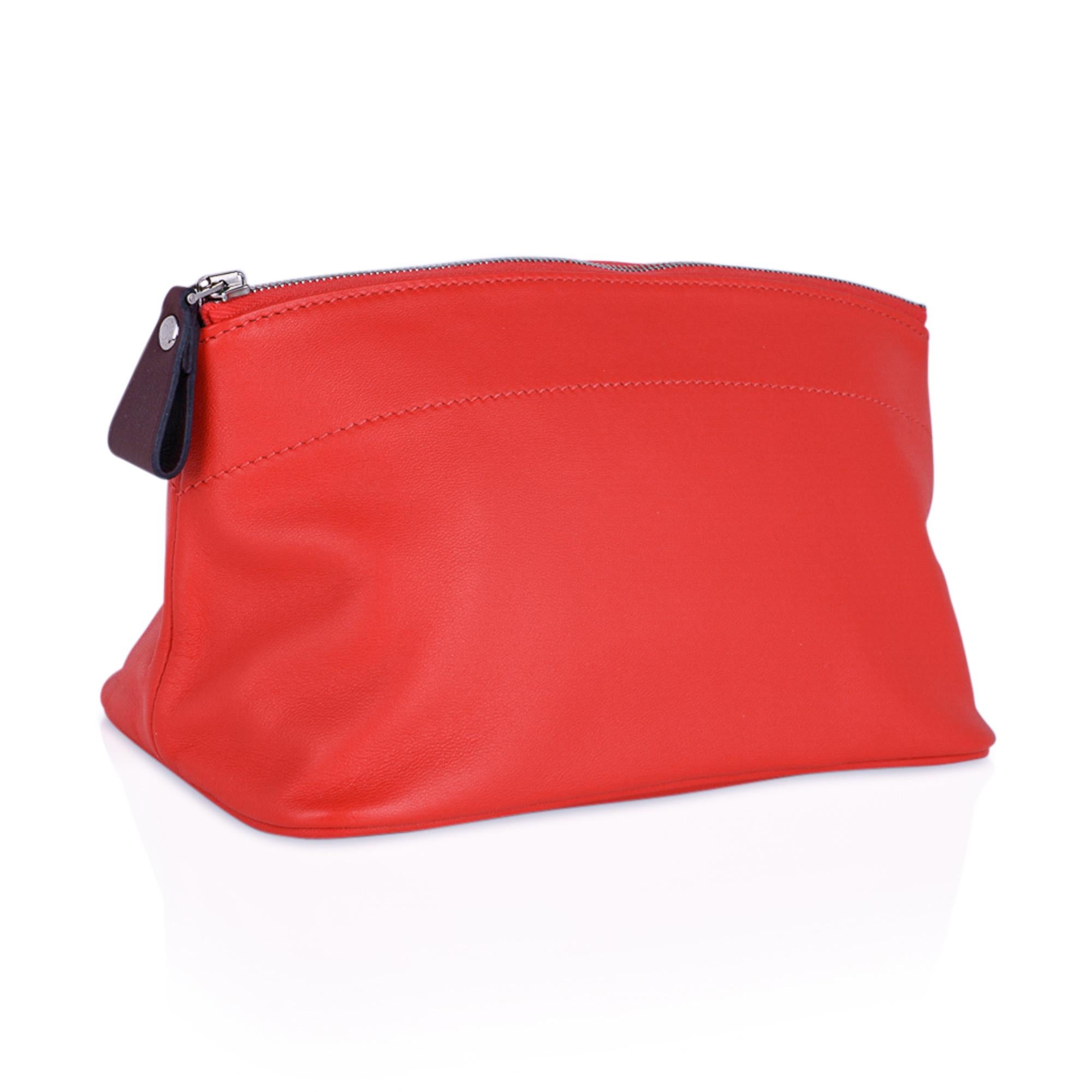 Mightychic offers an Hermes Tohubohu Pouch Medium model featured in Rose Jaipur.
A multifunctional piece in butter soft Milo Lambskin.
Top zip has a Prune swift leather pull.
Tone on tone stitch.
Interior is Rose Sakura swift leather and