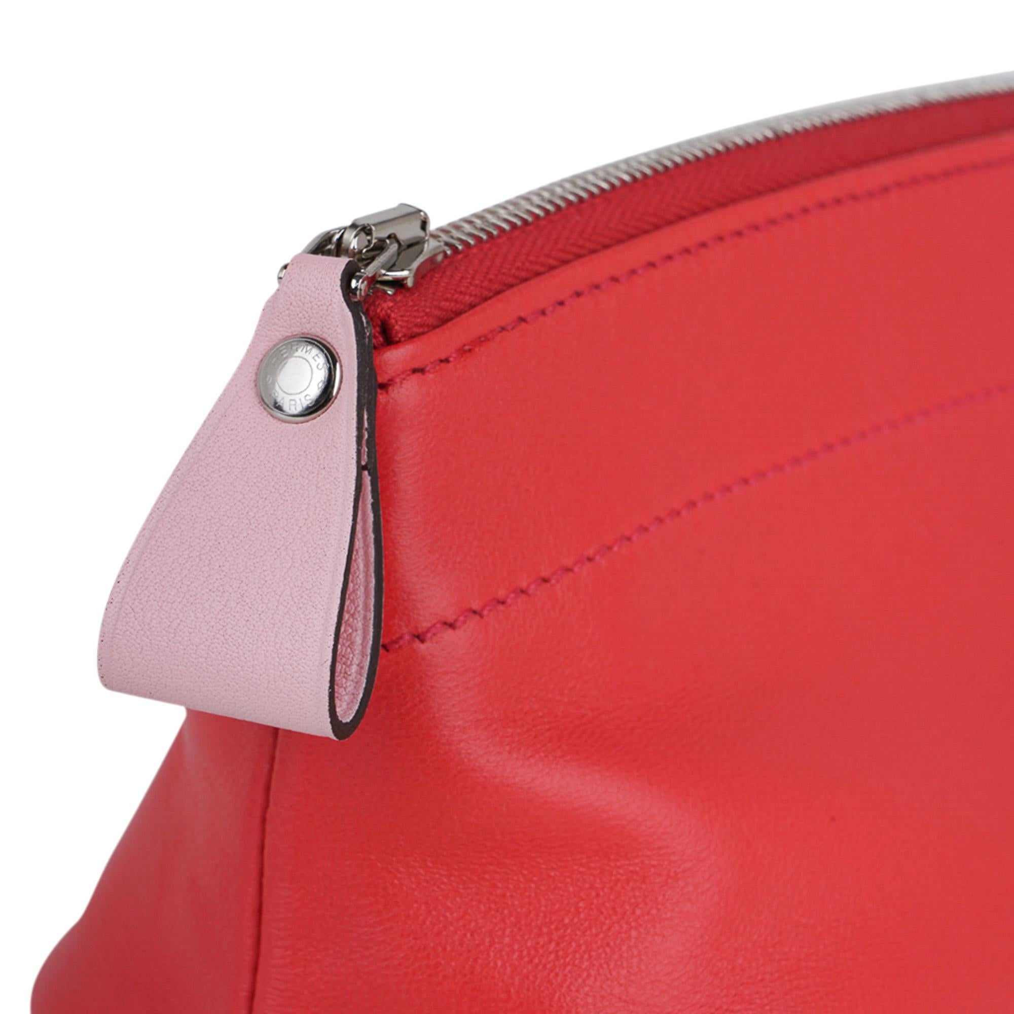 Mightychic offers an Hermes Tohubohu Pouch PM Small model featured in Rose Jaipur pink.
A multifunctional piece in butter soft Milo Lambskin.
Top zip has a Rose Sakura lambskin leather pull.
Tone on tone stitch.
Interior is Rose Sakura Lambskin and