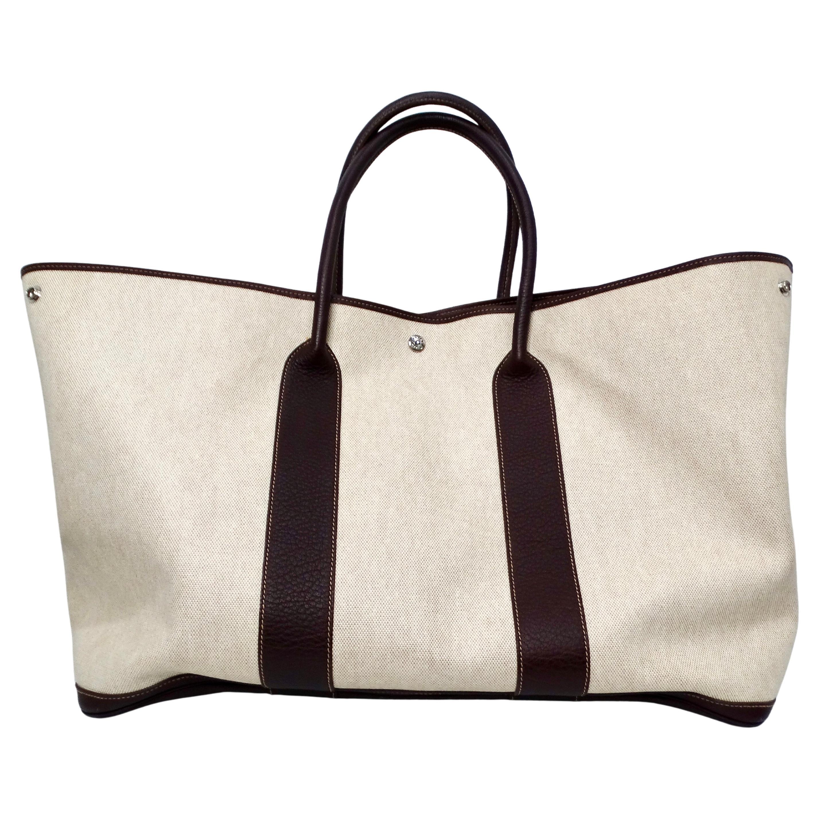 The Hermes Toile & Buffle Garden Party 39 Tote Bag epitomizes effortless luxury and versatile style. Crafted from durable beige cotton canvas, it offers a casual yet sophisticated look, perfect for daily use or weekend outings. The contrasting brown