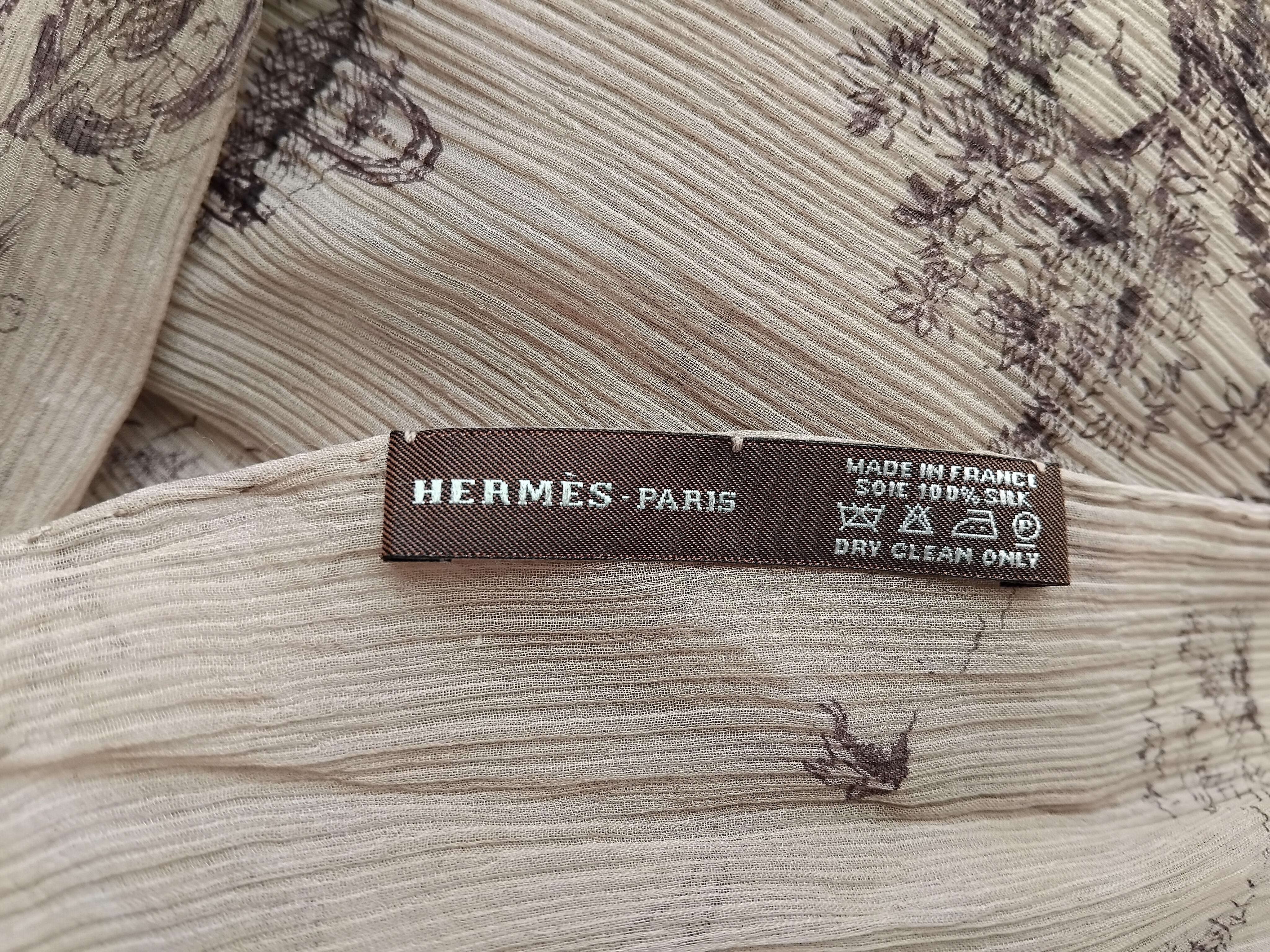 Hermès Toile de Jouy Stampa Chiffon Mousseline Sciarpa di Seta Lunga Stola in vendita 10