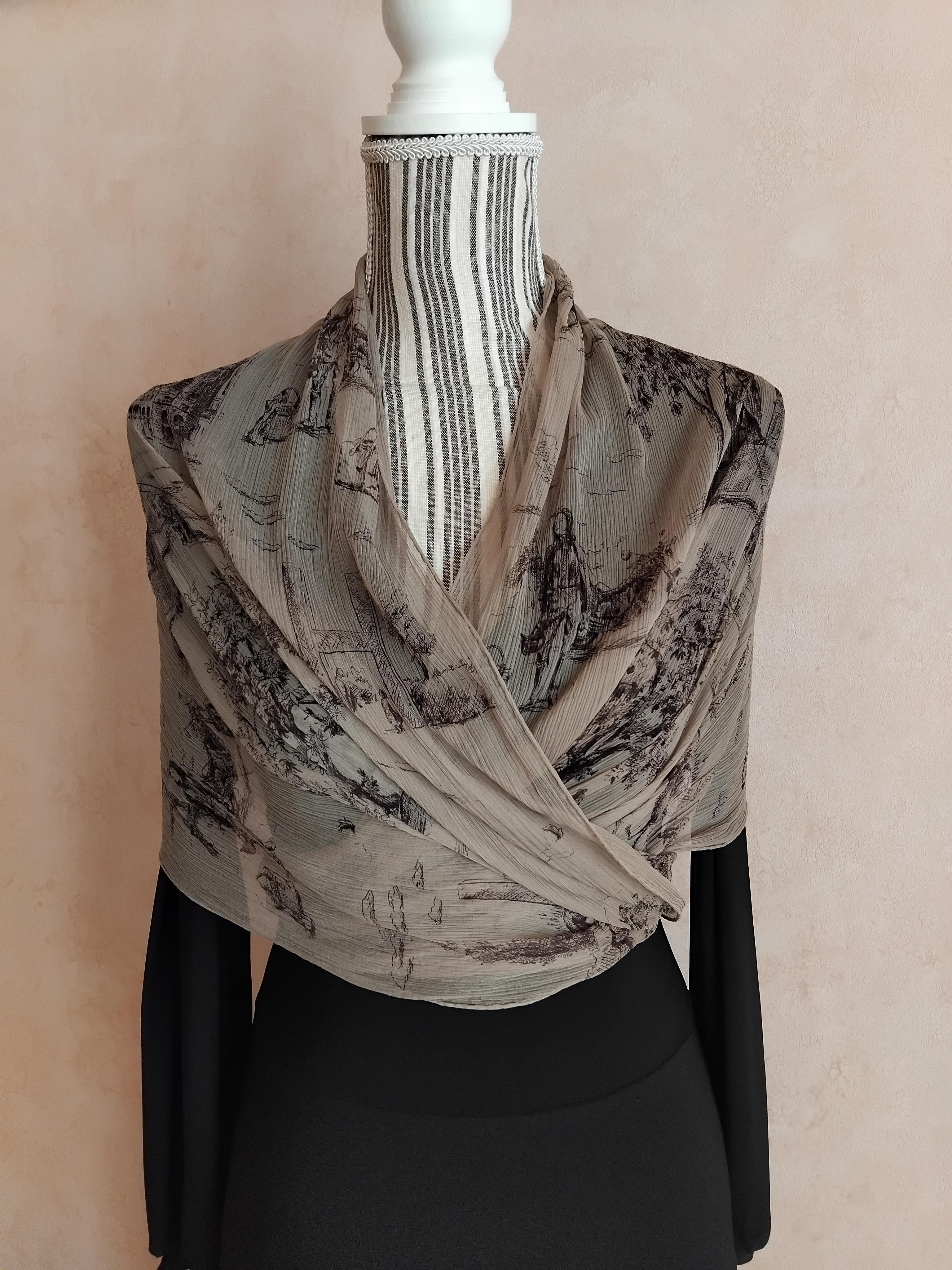 Hermès Toile de Jouy Stampa Chiffon Mousseline Sciarpa di Seta Lunga Stola in vendita 13