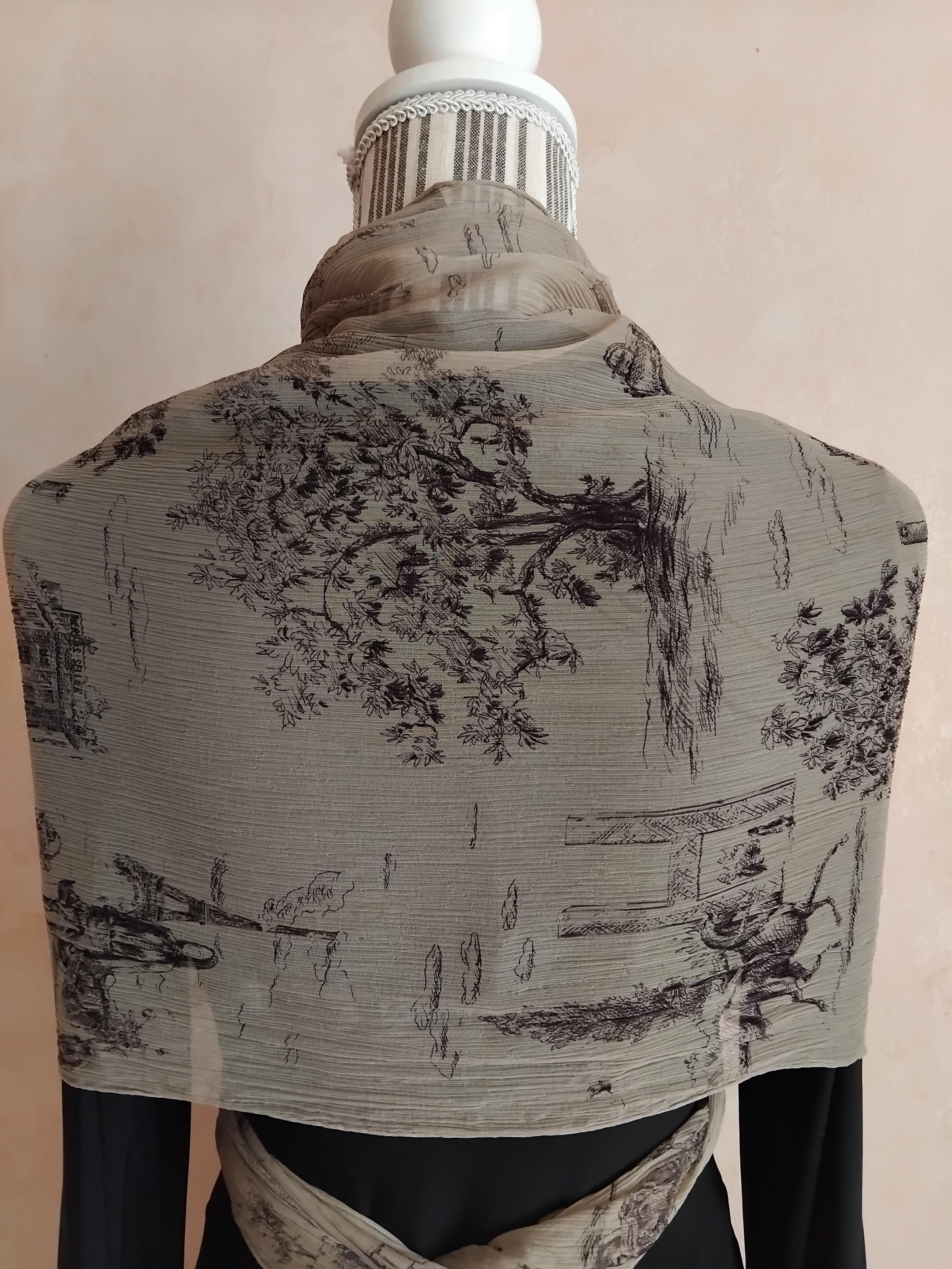 Hermès Toile de Jouy Stampa Chiffon Mousseline Sciarpa di Seta Lunga Stola in vendita 14