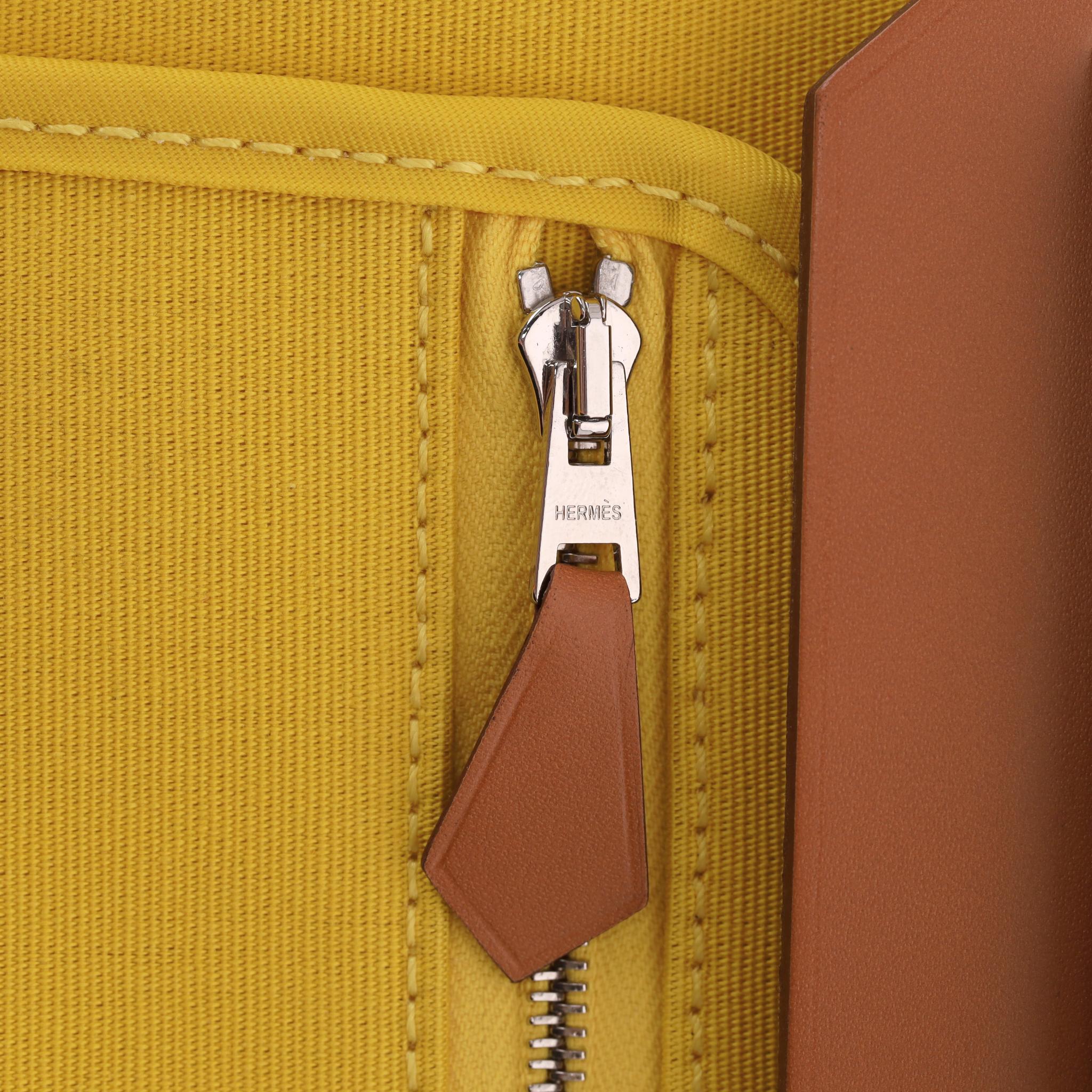Hermès Toile & Vache Leather Hunter Herbag Zip 31 Bag & Matching Pouch in vendita 6