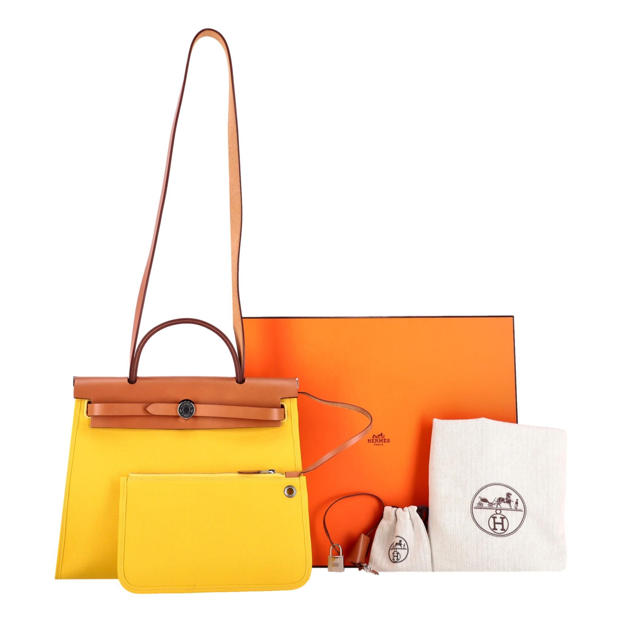 Brand New - Hermès Toile & Vache Leather Hunter Herbag Zip 31 Bag & Matching Pouch

Iconic handbag crafted from a combination of Toile canvas in Jaune de Naples for the main body and Vache Hunter leather in Naturel for the flap and handle.

Designed