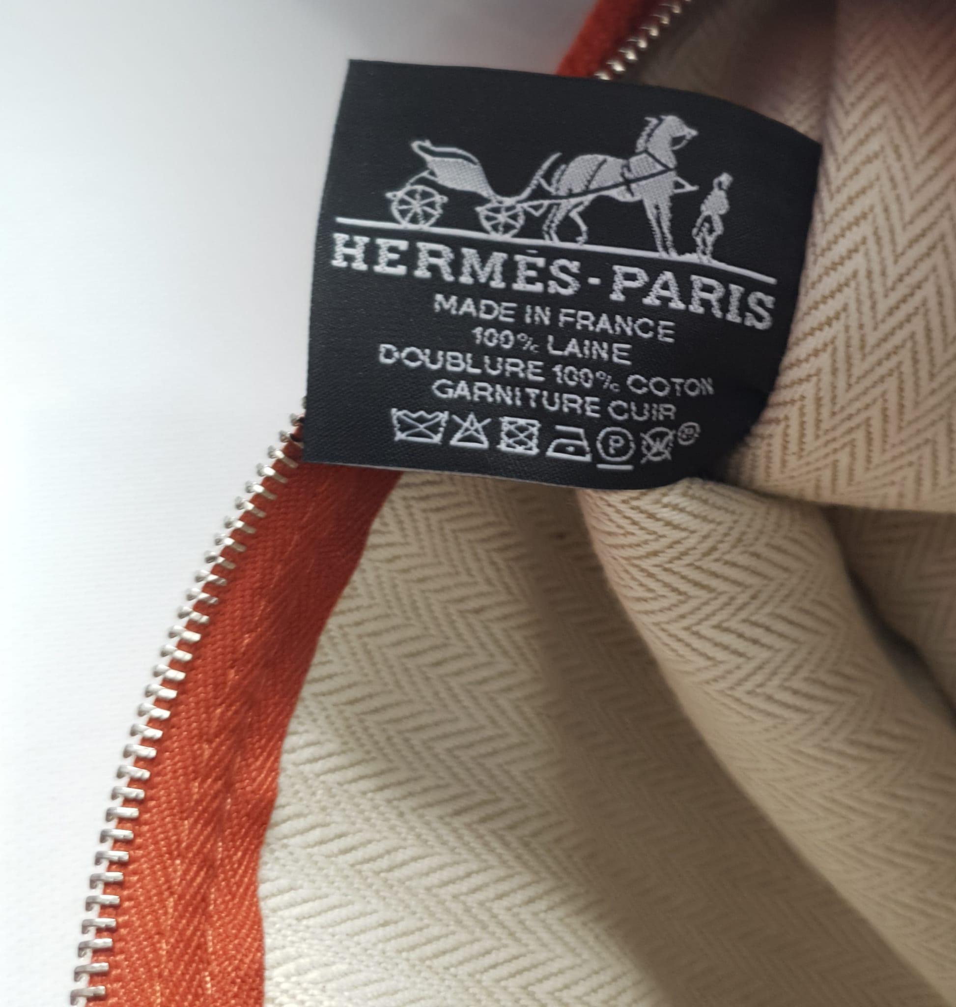 Women's or Men's Hermes Tomette Wool twill Flat H Natte case, small model For Sale