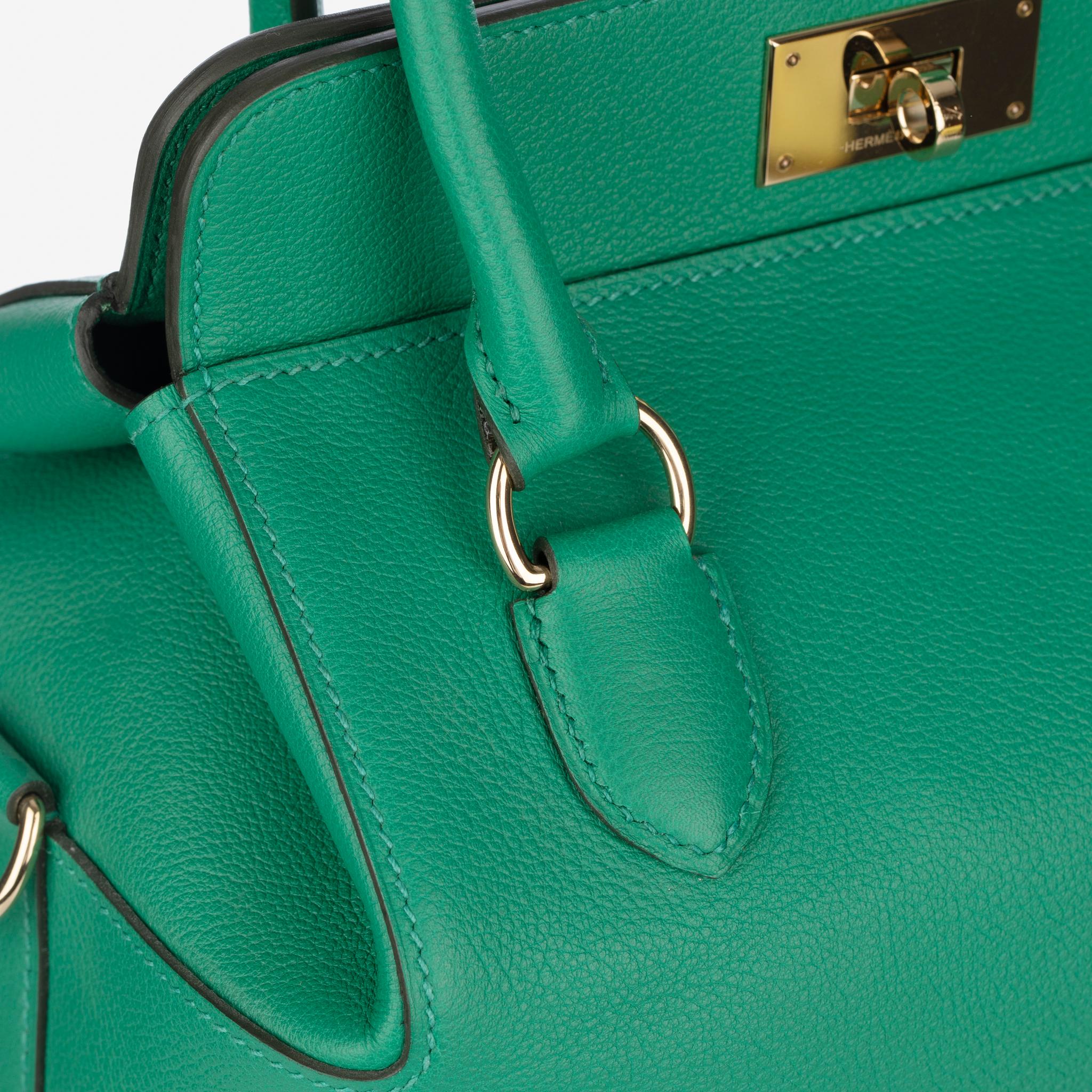 Brand: Hermes
Product: Toolbox 20

Size:
CM: L 20 cm x H 21 cm x D 15 cm
INCH: L 7.8