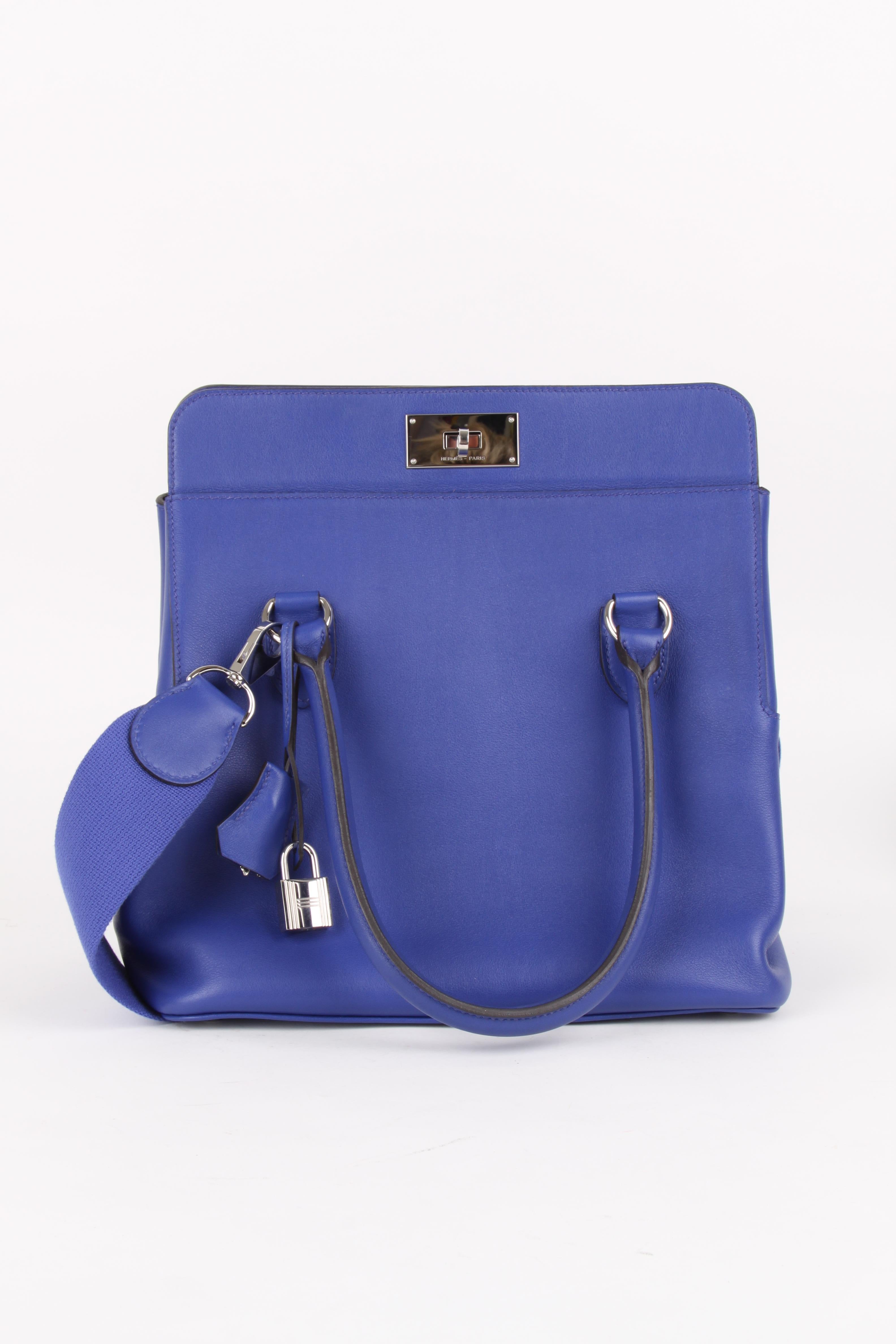 COLOR: Electric Blue 

MATERIAL: Swift Leather

HARDWARE: Palladium plated hardware 

COMES WITH: Raincoat, box, and dust cover, adjustable shoulder strap

ORGIN: France 

CONDITION: 9/10

MEASURES: 26 x 25 x 18 cm Handle: 42 cm Strap: 80 cm