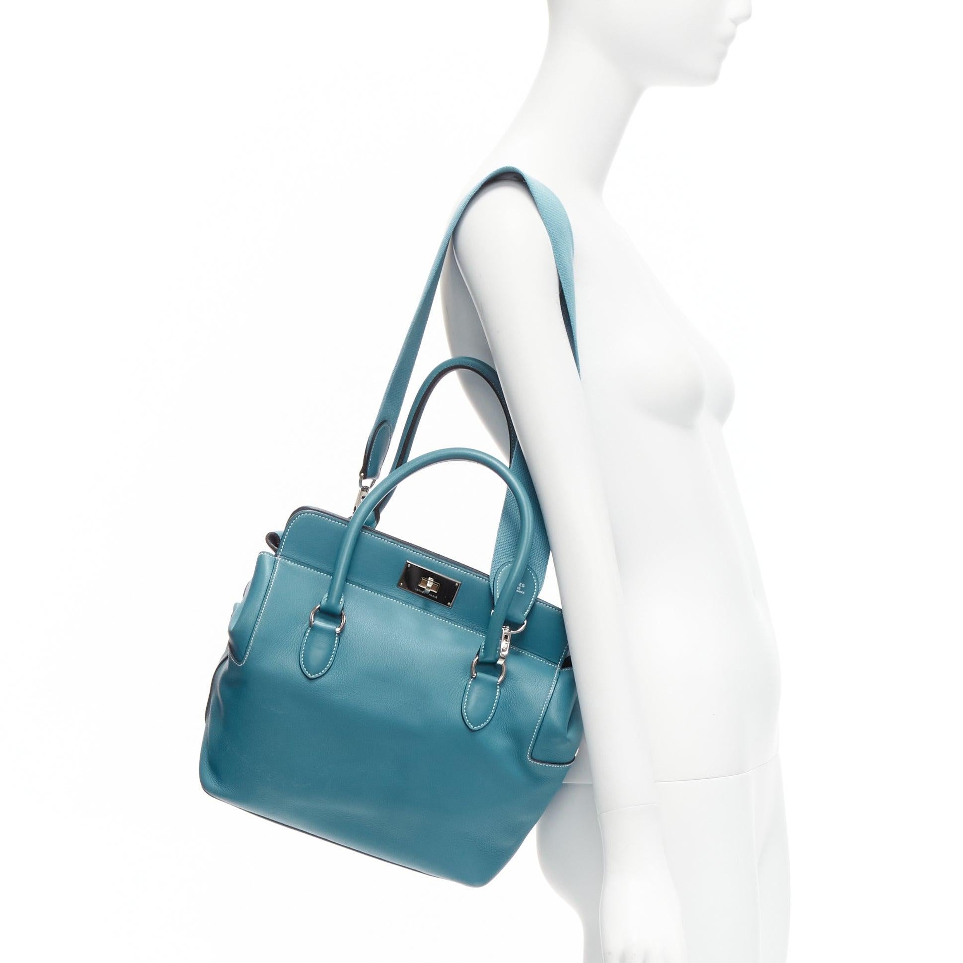 HERMES Toolbox 26 teal blue grained leather SHW top handle satchel
Reference: CELE/A00018
Brand: Hermes
Model: Toolbox 26
Material: Leather
Color: Blue
Pattern: Solid
Closure: Turnlock
Lining: Blue Leather
Extra Details: Herm√®s Shoulder Bag.