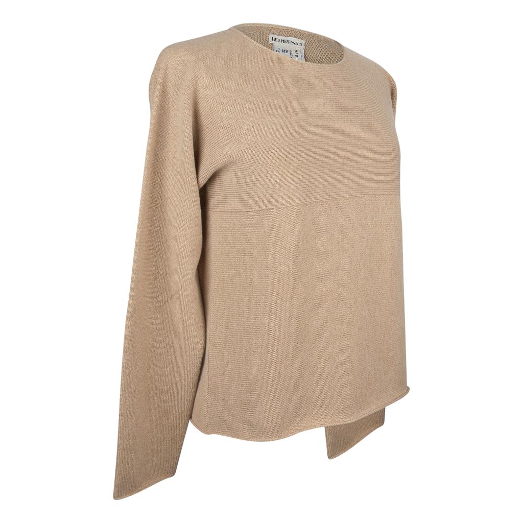 Guaranteed authentic Hermes luxurious cashmere sweater top.
Very sophisticated with a subtle knit detail that adds texture to this beautiful wheat coloured top.
Clean lined with an easy fit and rolled edges.
Timeless.
final sale

SIZE M

TOP