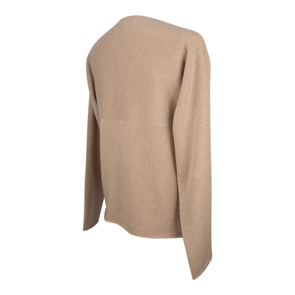 Hermes Top Cashmere Sweater Classic WheatTan w/ Subtle Knit Detail Size M In Excellent Condition For Sale In Miami, FL