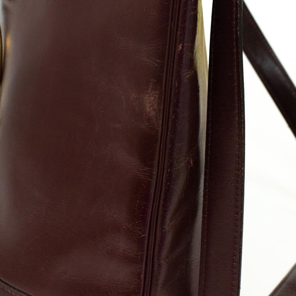 HERMÈS Torque Umhängetasche aus burgunderfarbenem Leder 5