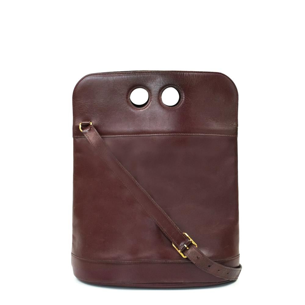 HERMÈS Torque Umhängetasche aus burgunderfarbenem Leder (Schwarz)