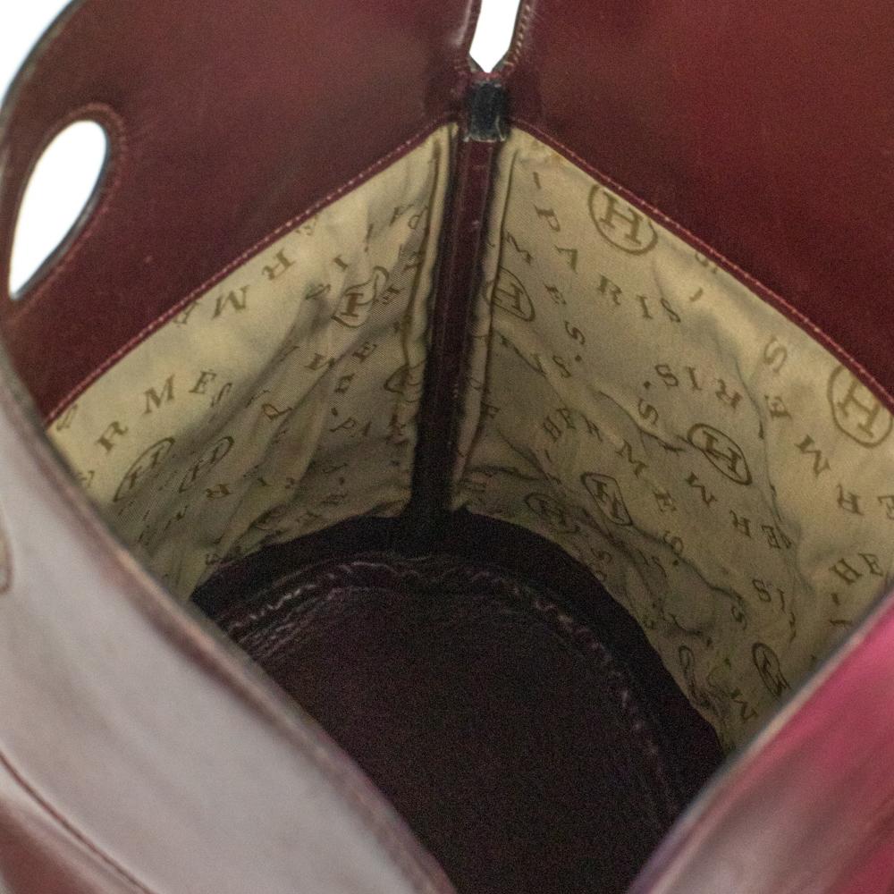 HERMÈS Torque Umhängetasche aus burgunderfarbenem Leder Damen