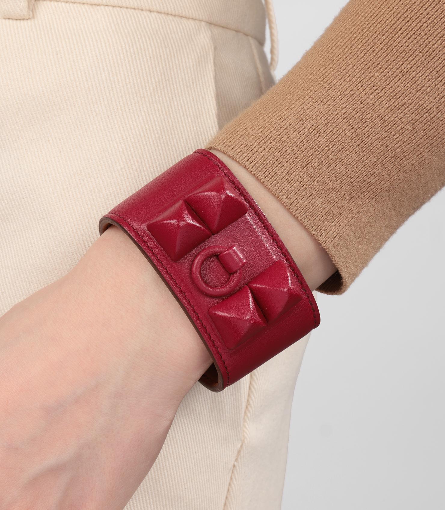 Hermès Tosca Collier De Chien Schatten CDC T2

Marke Hermès
Modell Collier De Chien Schatten
Produkttyp Armband
Seriennummer [N]
Alter ca. 2010
Begleitet von Hermès Staubbeutel
MATERIAL(e) Leder
Länge des Armbands 15,5 cm
Breite des Armbands