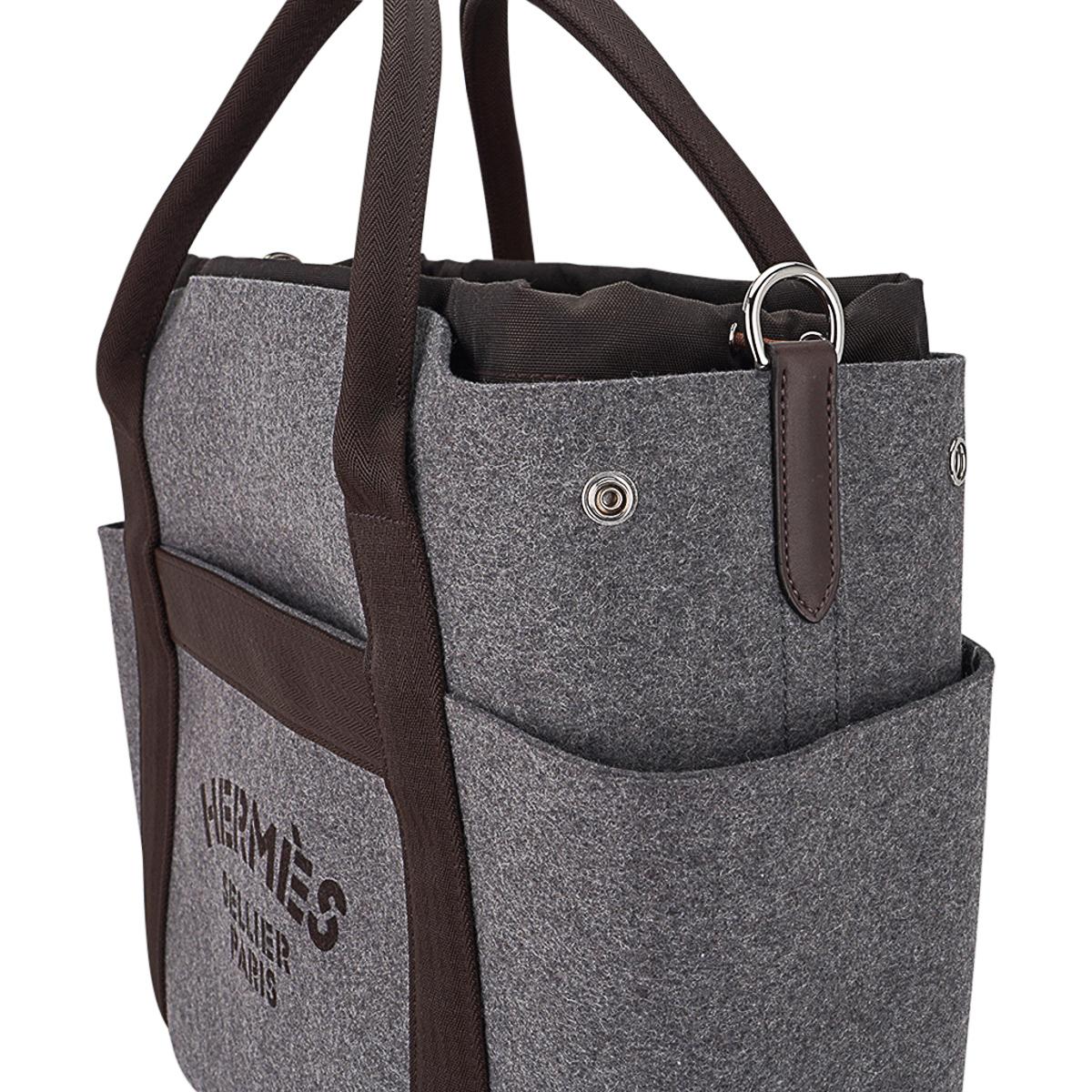 Hermes Tote Sac de Pansage Grooming Bag Gray Feutre/ Brown In New Condition In Miami, FL