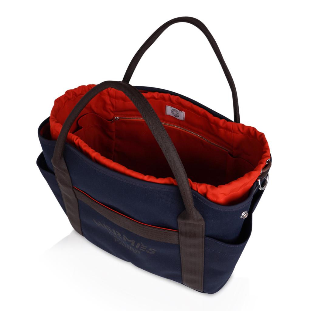 Hermes Tote Sac de Pansage The Grooming Bag Navy / Feu In New Condition In Miami, FL