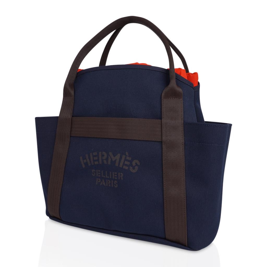 Hermes Tragetasche Sac de Pansage The Grooming Bag Navyi / Feu neu im Zustand „Neu“ in Miami, FL