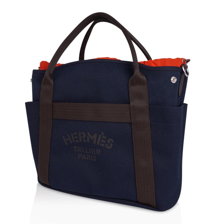 Hermes Tote Sac de Pansage The Grooming Bag Navyi / Feu new For Sale at ...