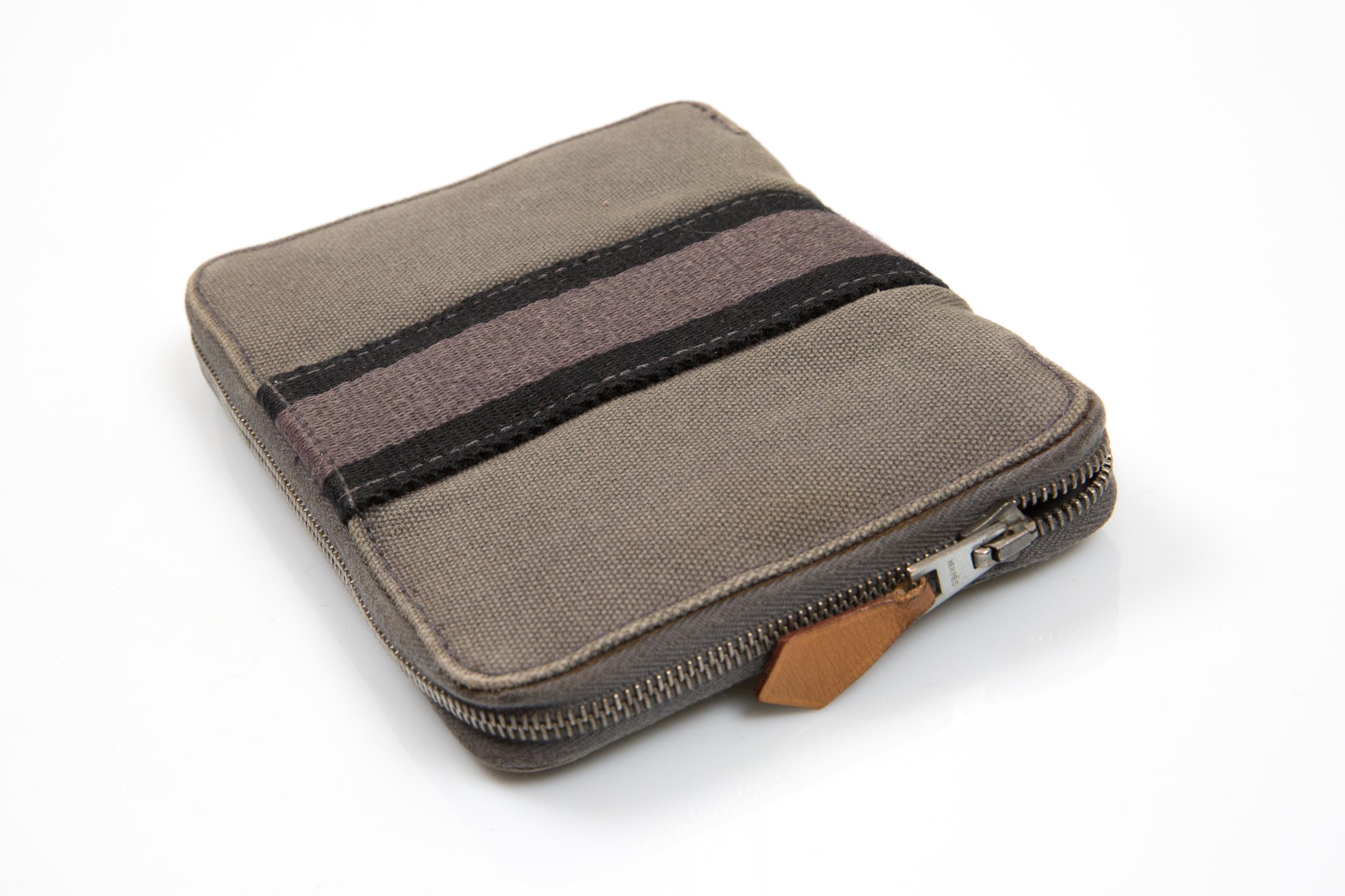 Grigio Portafoglio Hermes Toto in cotone grigio in vendita