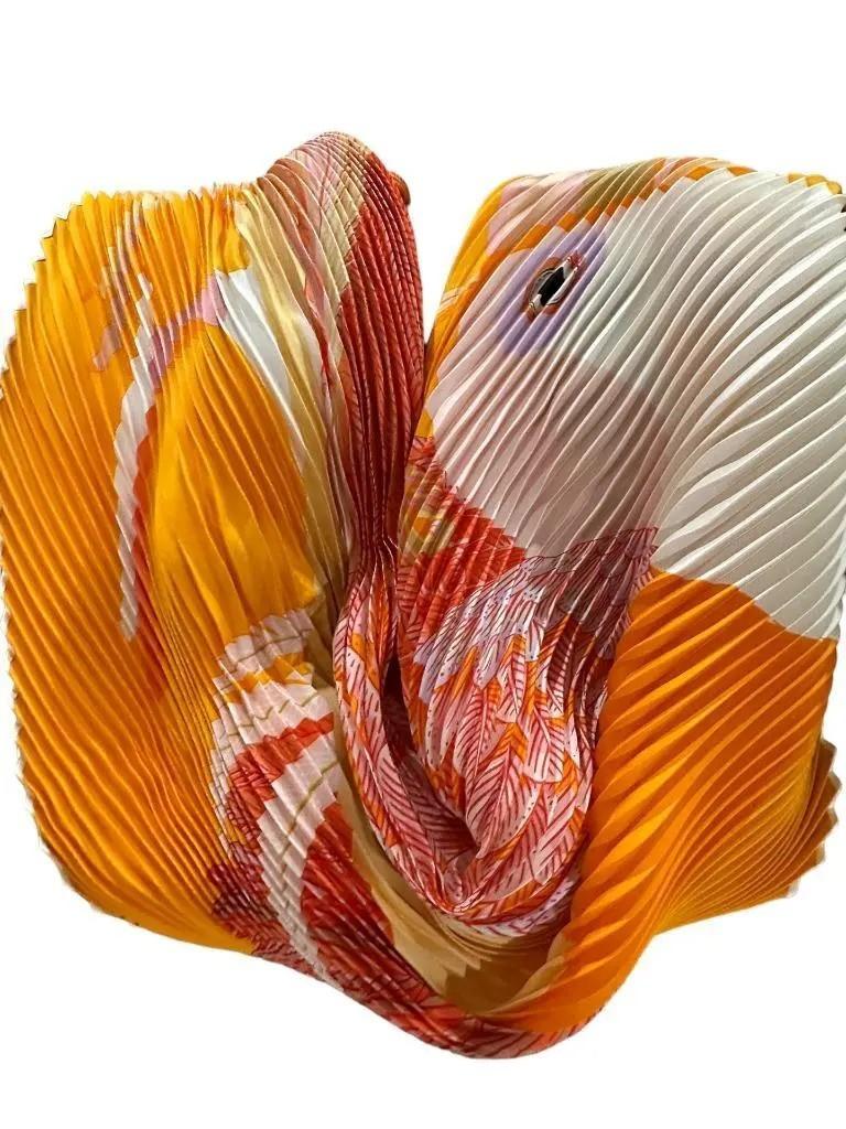 The new Hermes Plisse in 140cm
Giant scarf in silk twill with hand-rolled and hand-pleated edges (100% silk).
This is the newest plisse extra large from Hermes
TOUCANS DE PARADIS
So easy to use 
So many different ways

This giant scarf is printed