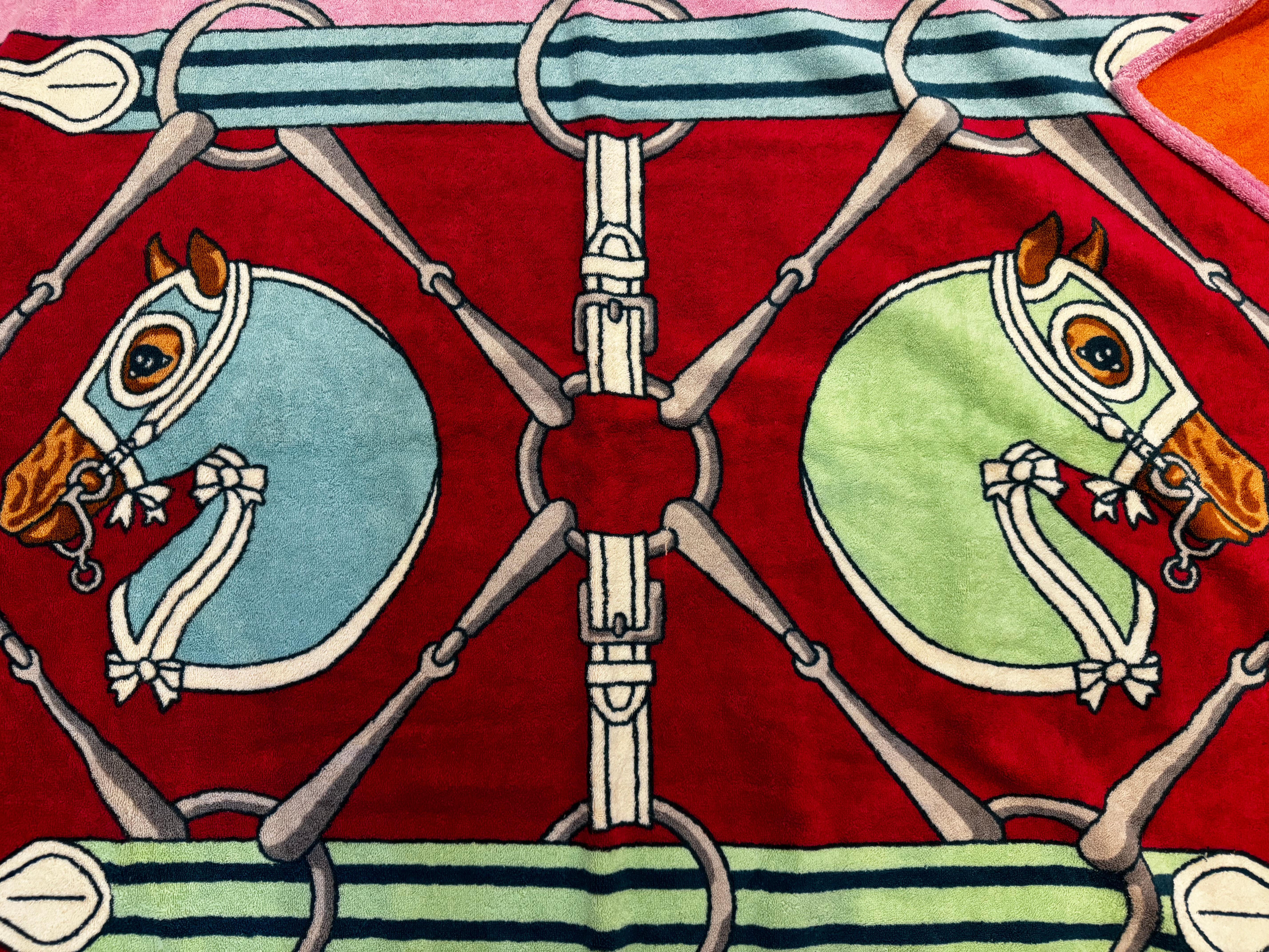 Hermes beach towel pink /framboise with horse pattern. Dimensions 90 x 150 cm. Brand new, all tags on