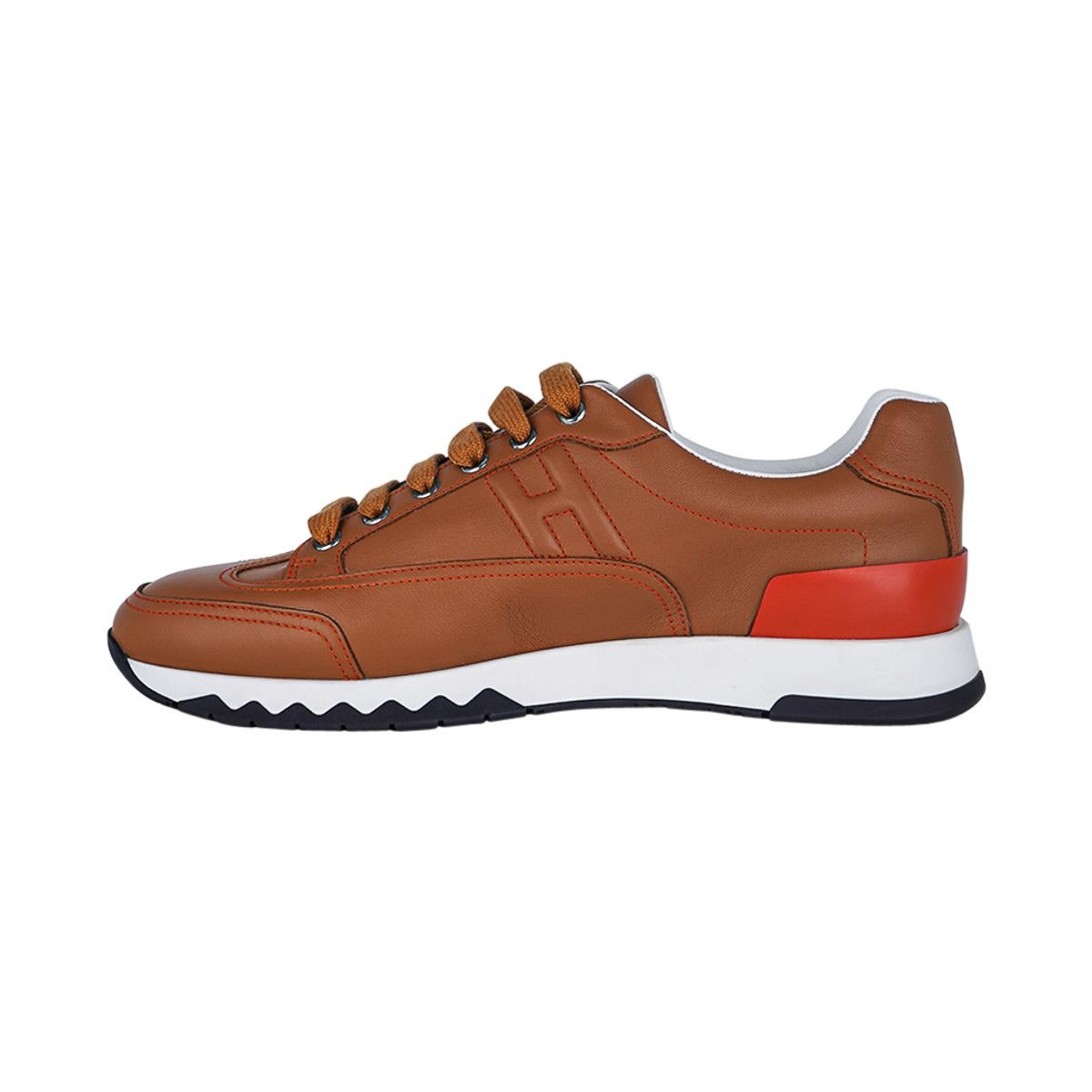 Hermes Trail Sneaker Gold Calfskin 39 / 9 In New Condition For Sale In Miami, FL