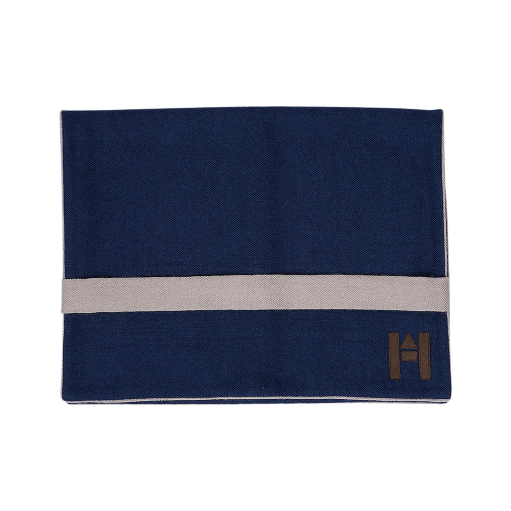 Hermès - Portefeuille de voyage avec couverture en cachemire bleu / crème Unisexe en vente