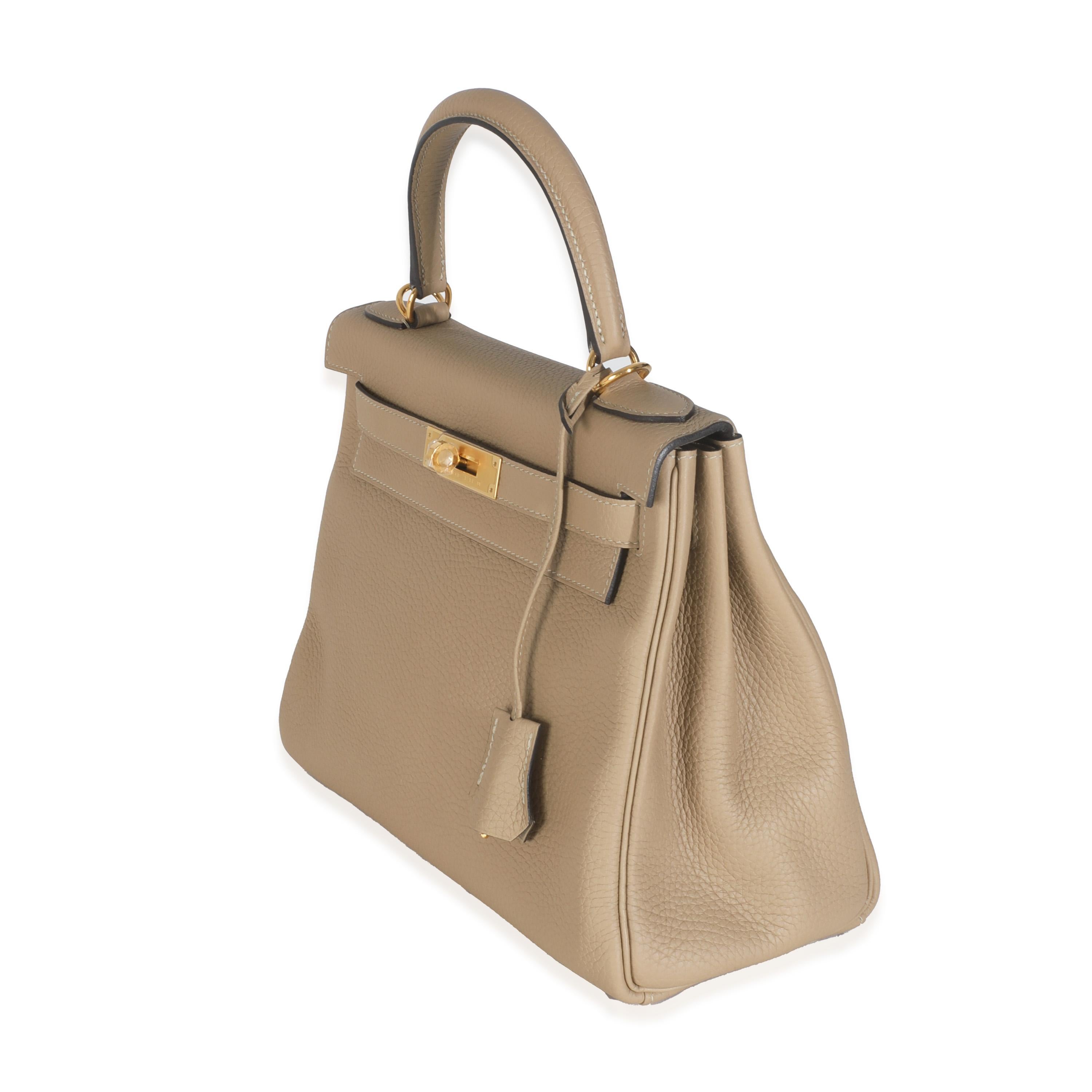 Beige Hermès Trench Clemence Retourne Kelly 28 GHW in vendita