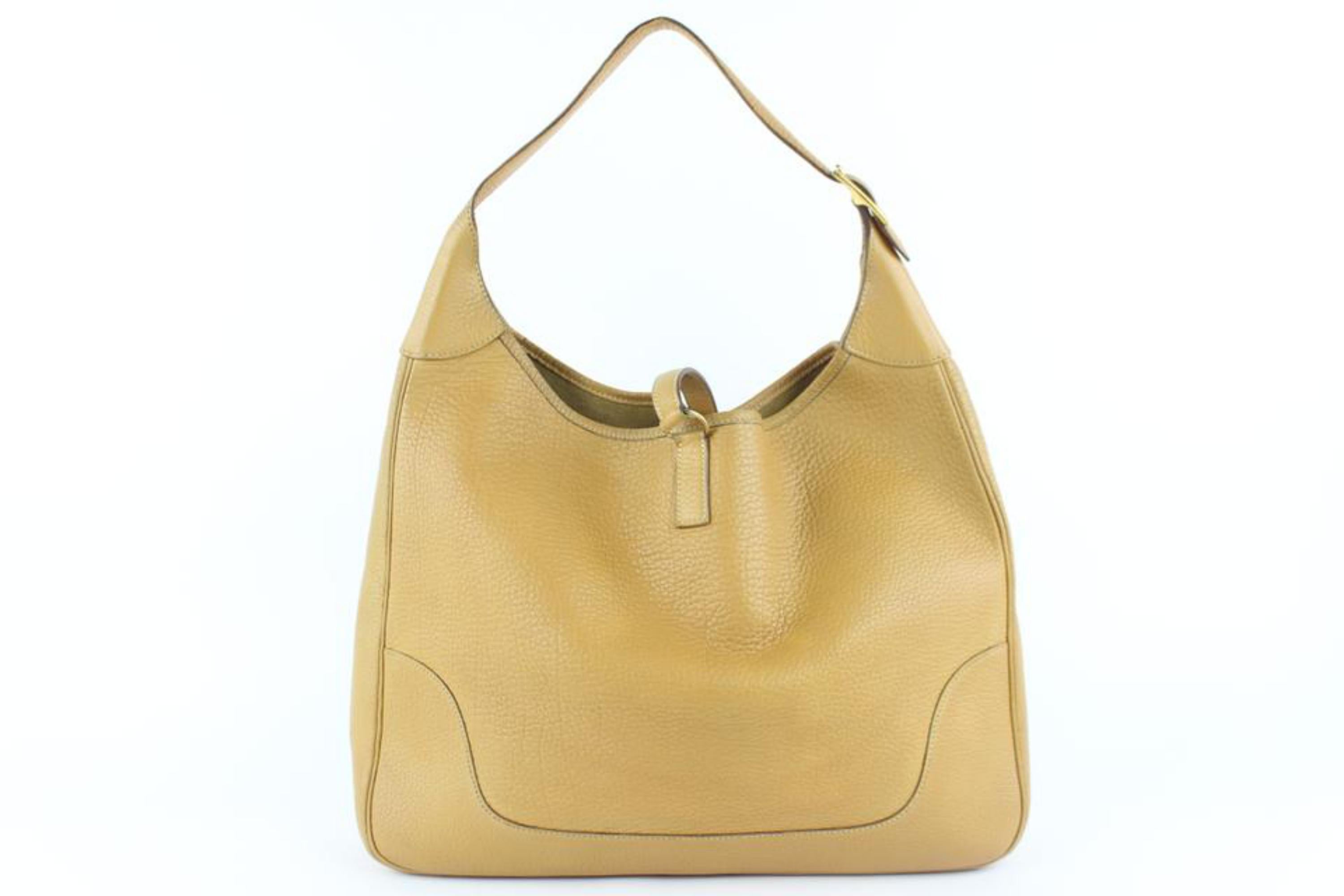 Hermès Trim (Ultra Rare) Large  Fjord 38 Hobo 4hz0921 Leather Shoulder Bag In Good Condition For Sale In Forest Hills, NY