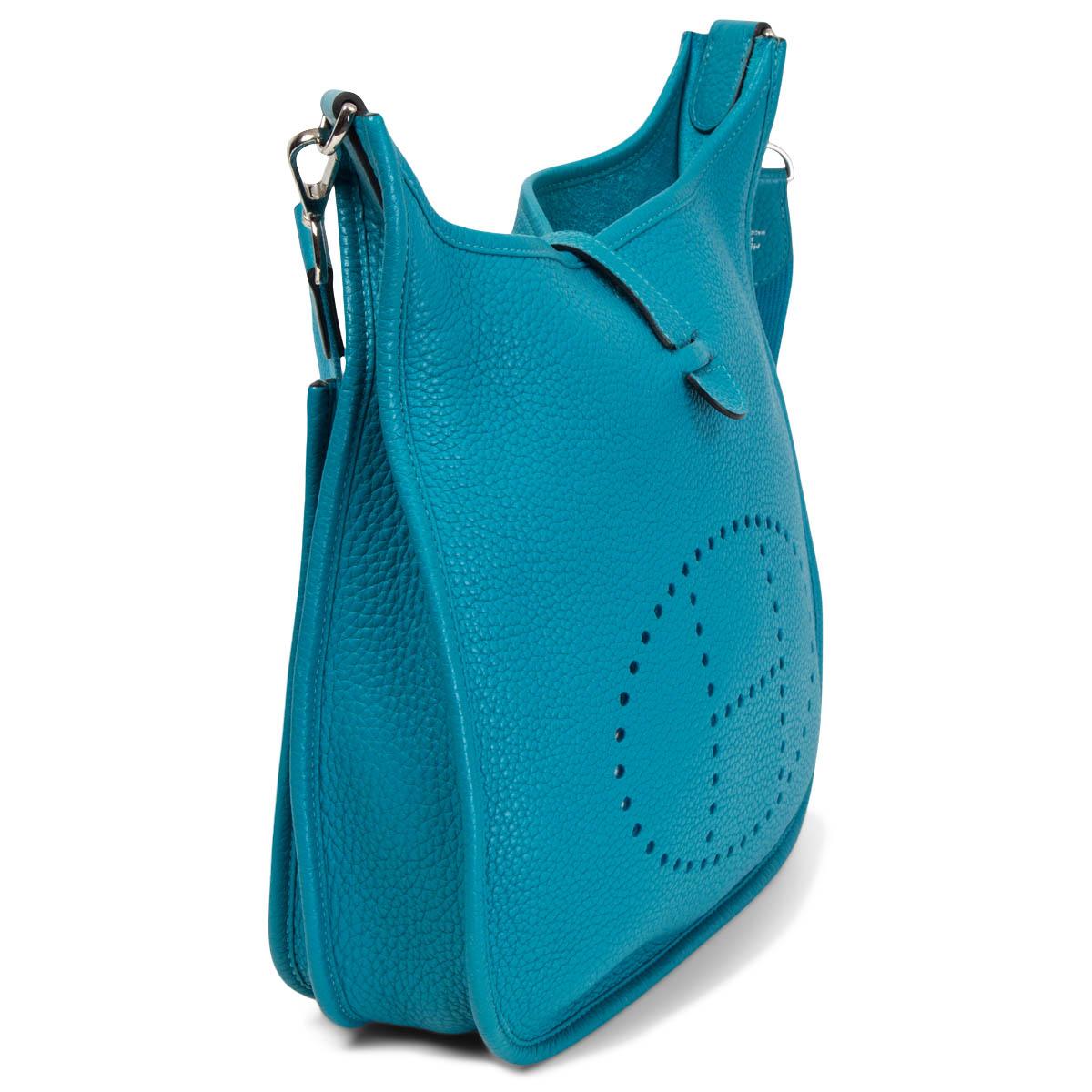100% authentic Hermès 'Evelyne III 29 Amazone' crossbody bag in Turquoise blue with adjustable matching wool sangle strap. Open pocket on the outside. Closes with a snap button. Unlined. Has been carried and is in excellent condition. Comes with