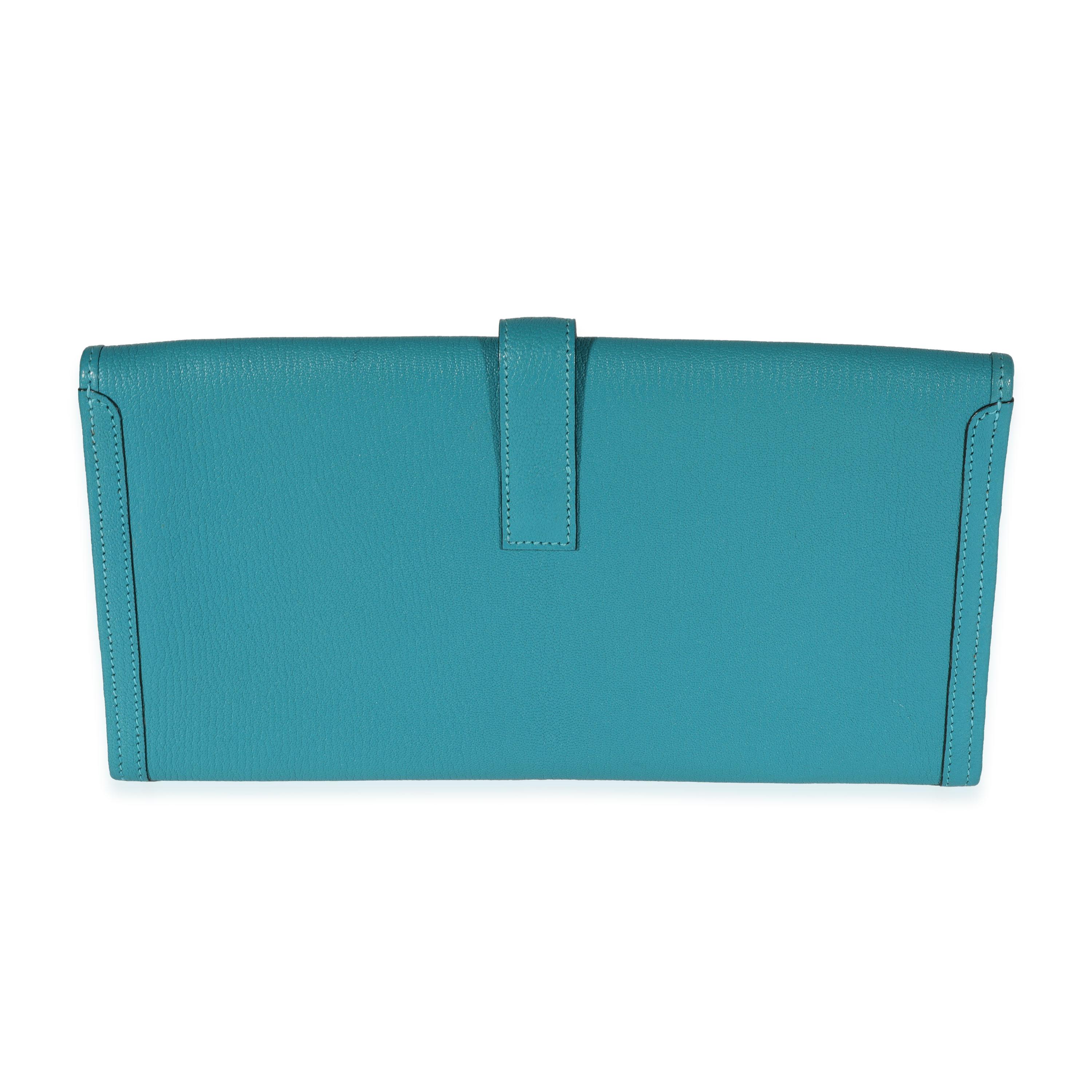 Listing Title: Hermès Turquoise Chévre Jige Elan 29
SKU: 121376
Condition: Pre-owned 
Handbag Condition: Very Good
Condition Comments: Very Good Condition. Light scuffing to corners.  Light scuffing and marks too interior. No other visible signs of