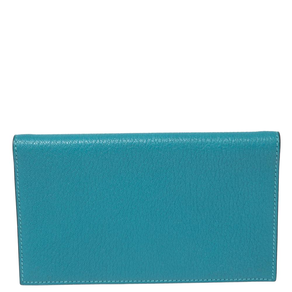 If you admire smart and functional stationery items that keep you updated and organized, then this Vision II agenda cover from Hermes is perfect to own. It is created using Turquoise Chevre Mysore leather on the exterior and reveals a leather-lined