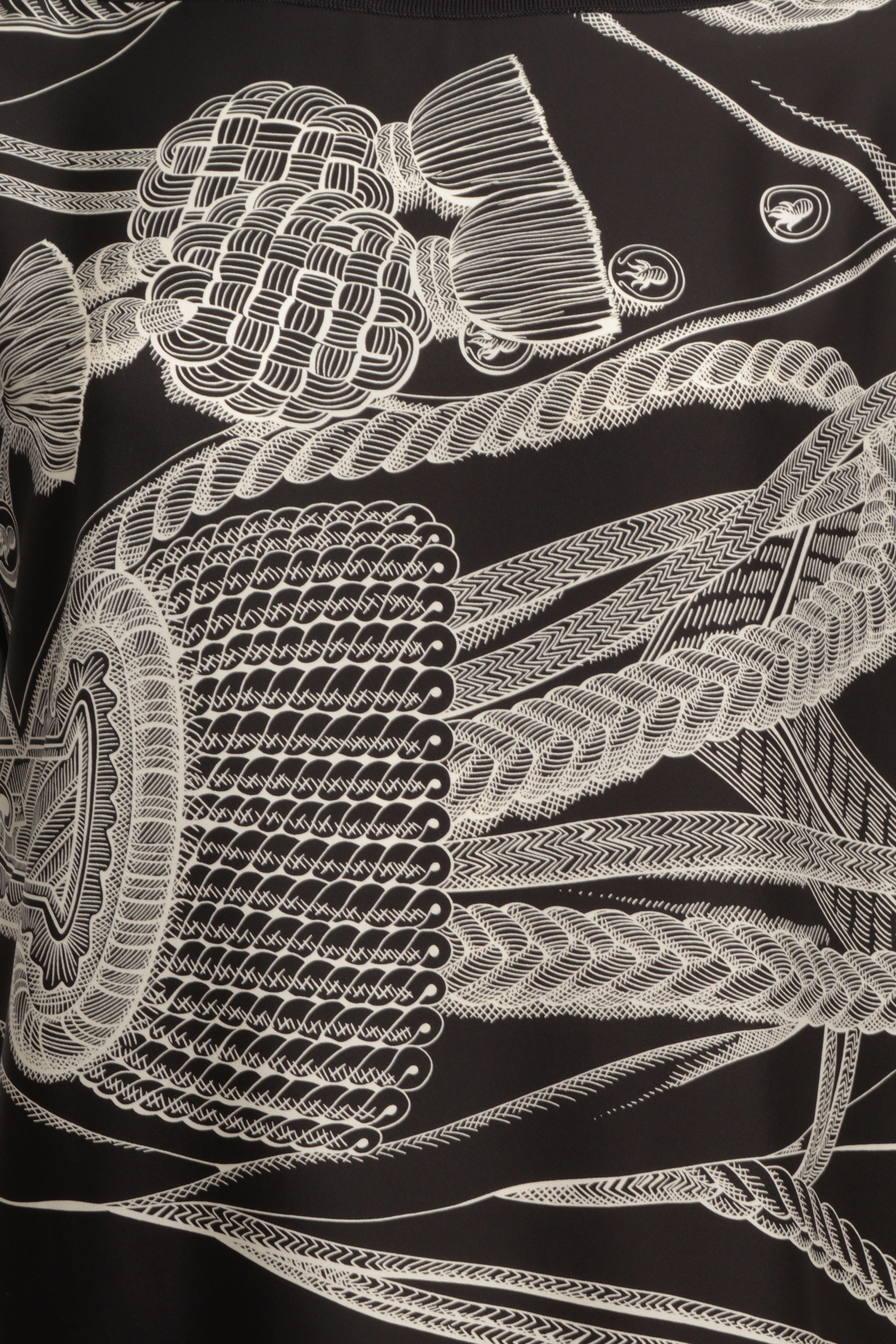 Hermes Twillaine - Top blouse à manches courtes en soie noire imprimée et maille de soie en vente 2