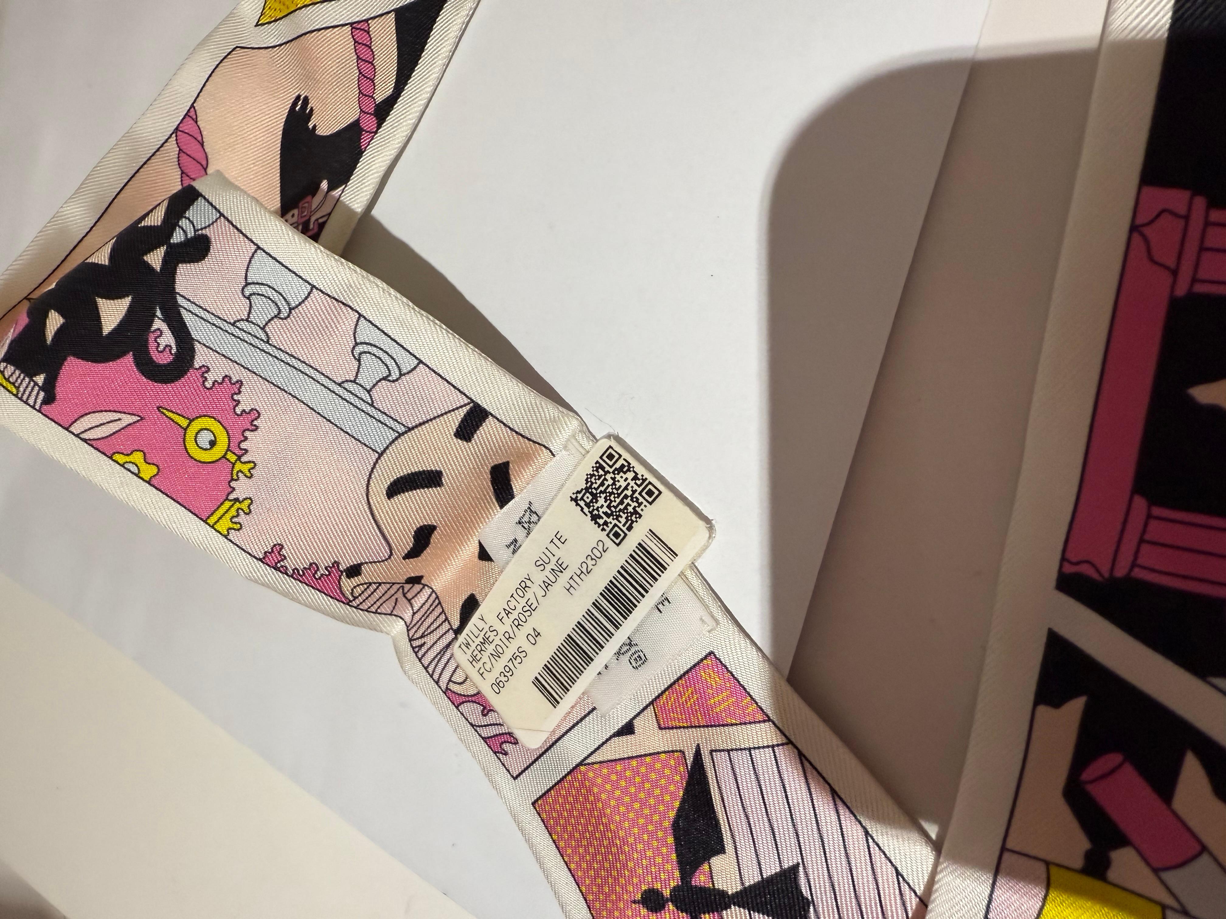 HERMES TWILLY FACTORY SUITE 2023 Collection'S Noir Rose Jaune Silk 23SS New Ladies. Con scatola e nastro. Molto bello per le borse nere. 

Dimensioni (LxL): 86cm x 5cm / 33.85'' x 1.96''