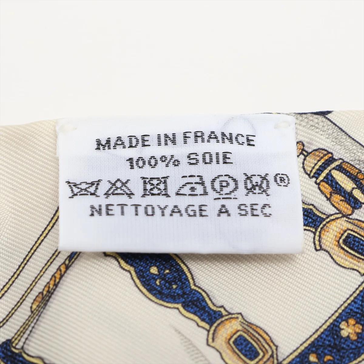 Hermès Twilly Grand Apparat Horses Scarf Silk Ivory In condizioni buone in vendita a Indianapolis, IN