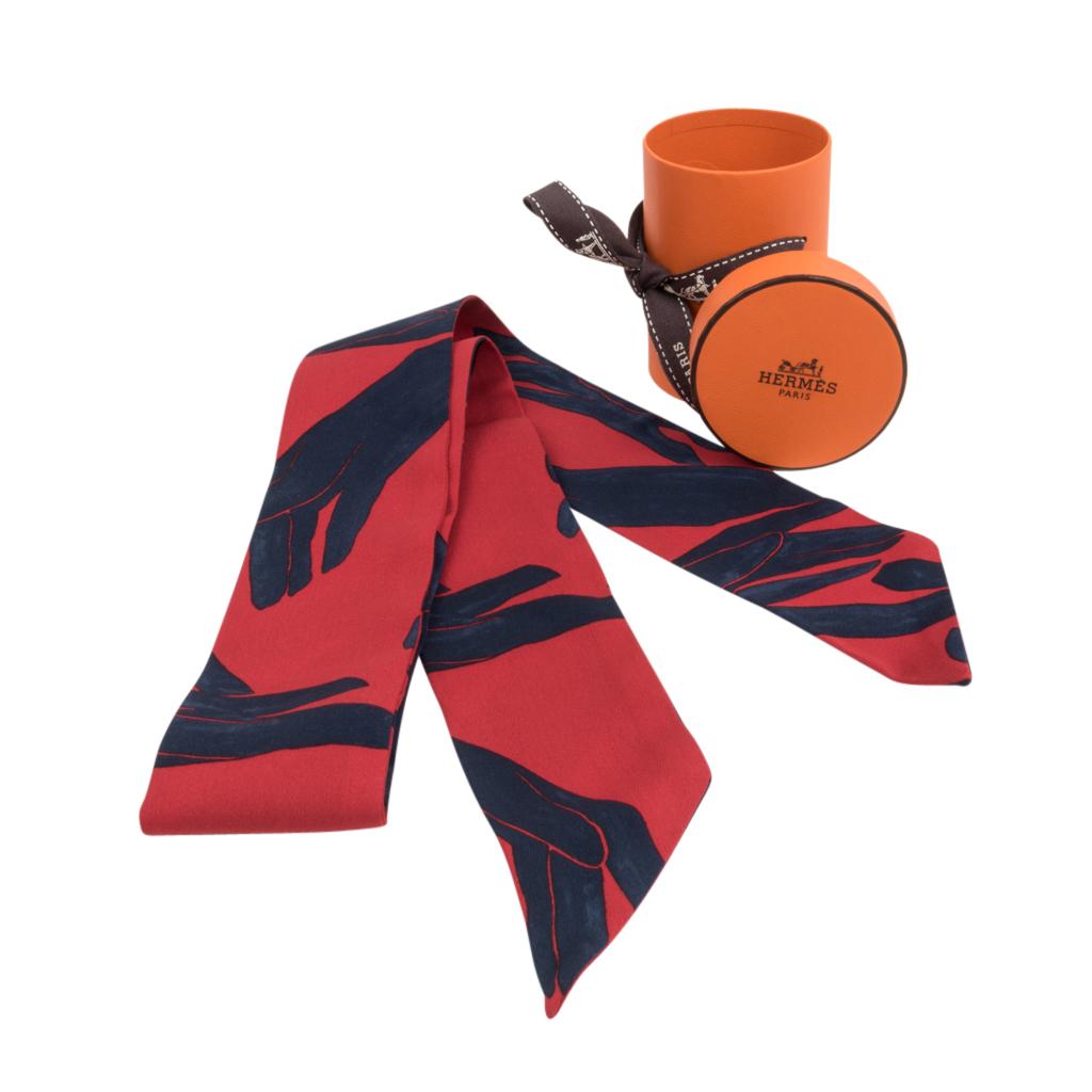 Hermes Twilly Les Mains Rouge Azul Lote de dos Nuevo c/Caja en venta 3