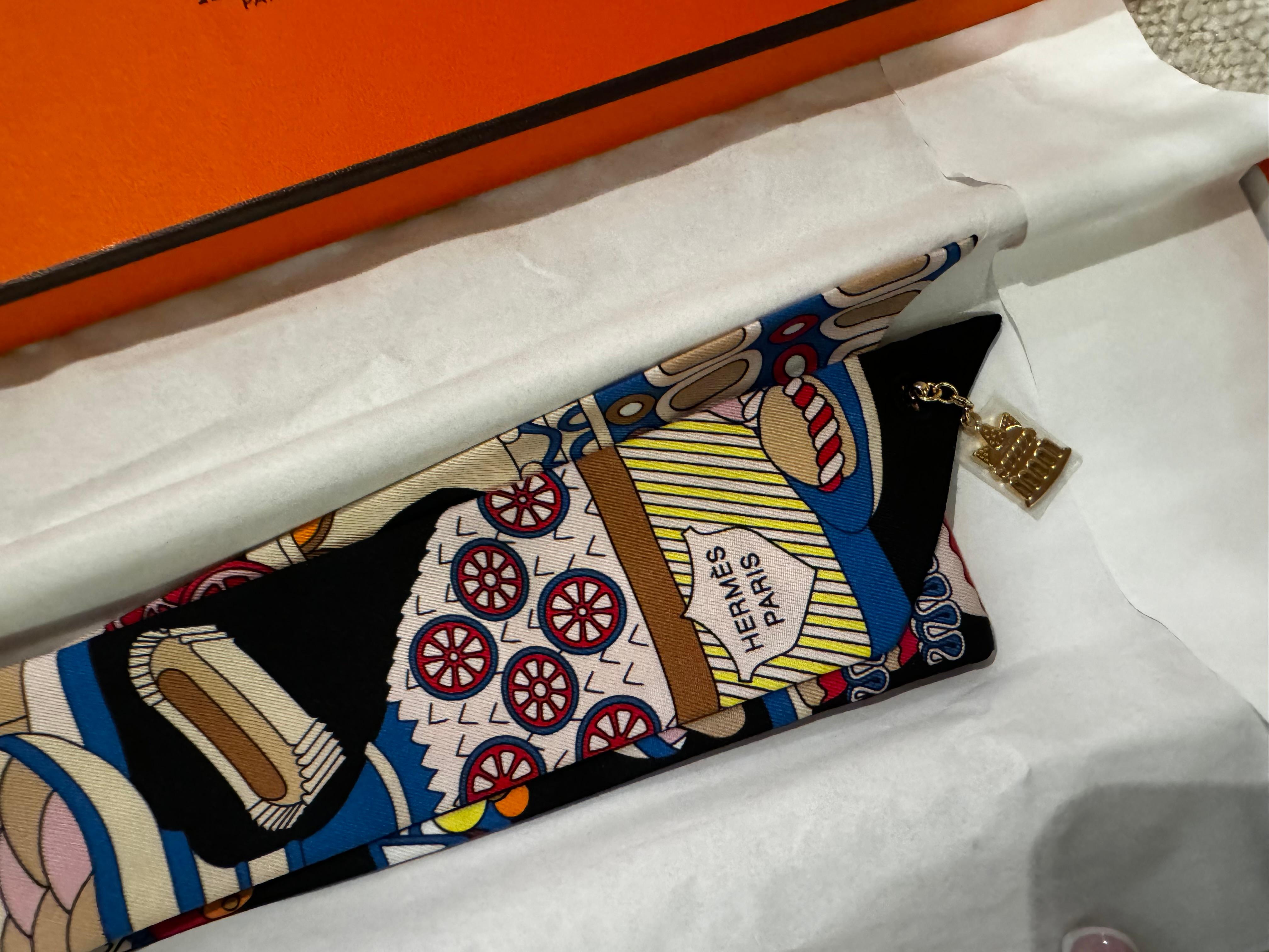 Hermes twilly with a charm limited edition La Patisserie Francaise scarf In New Condition For Sale In London, England