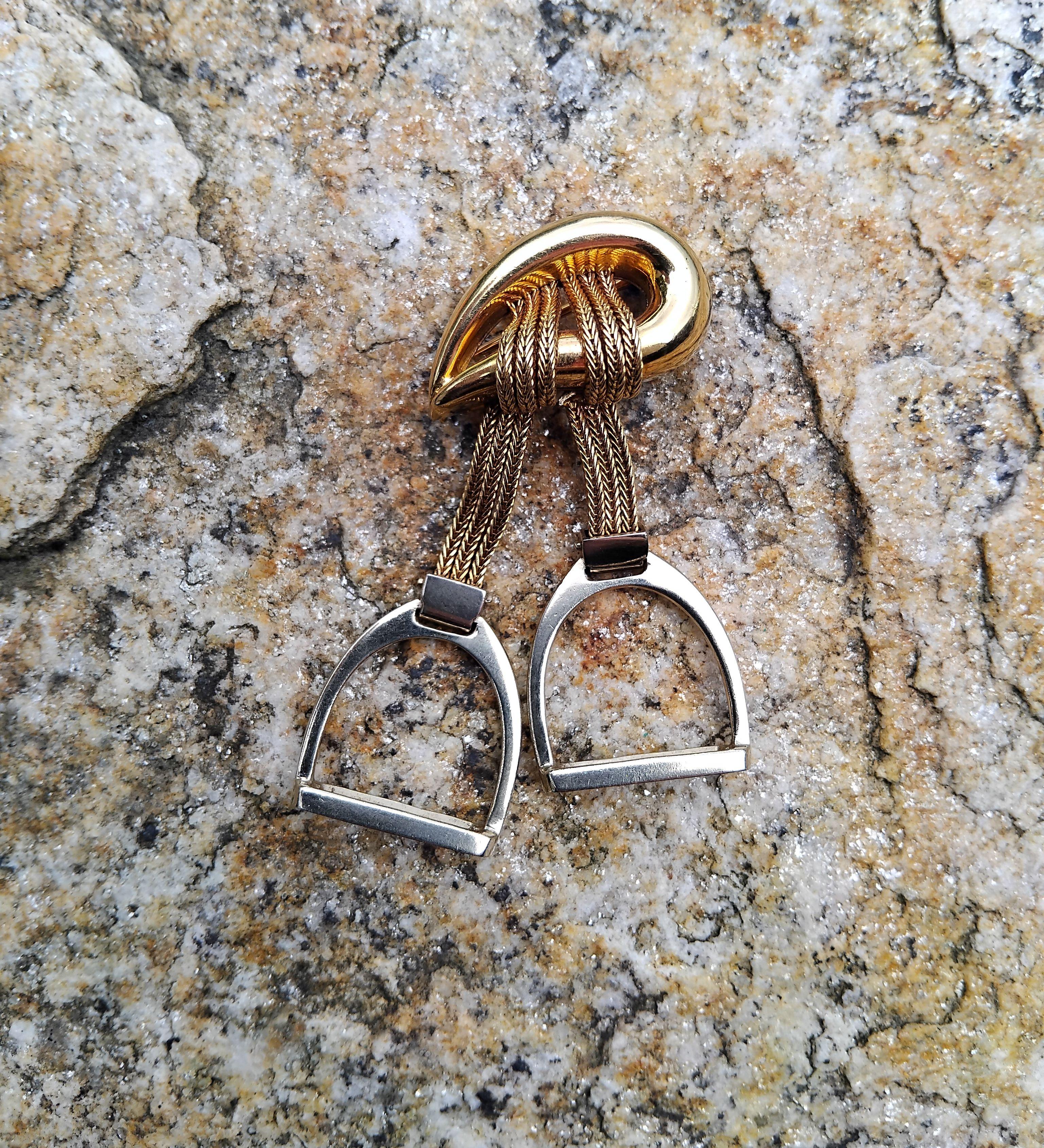 broche aleman de dos patas